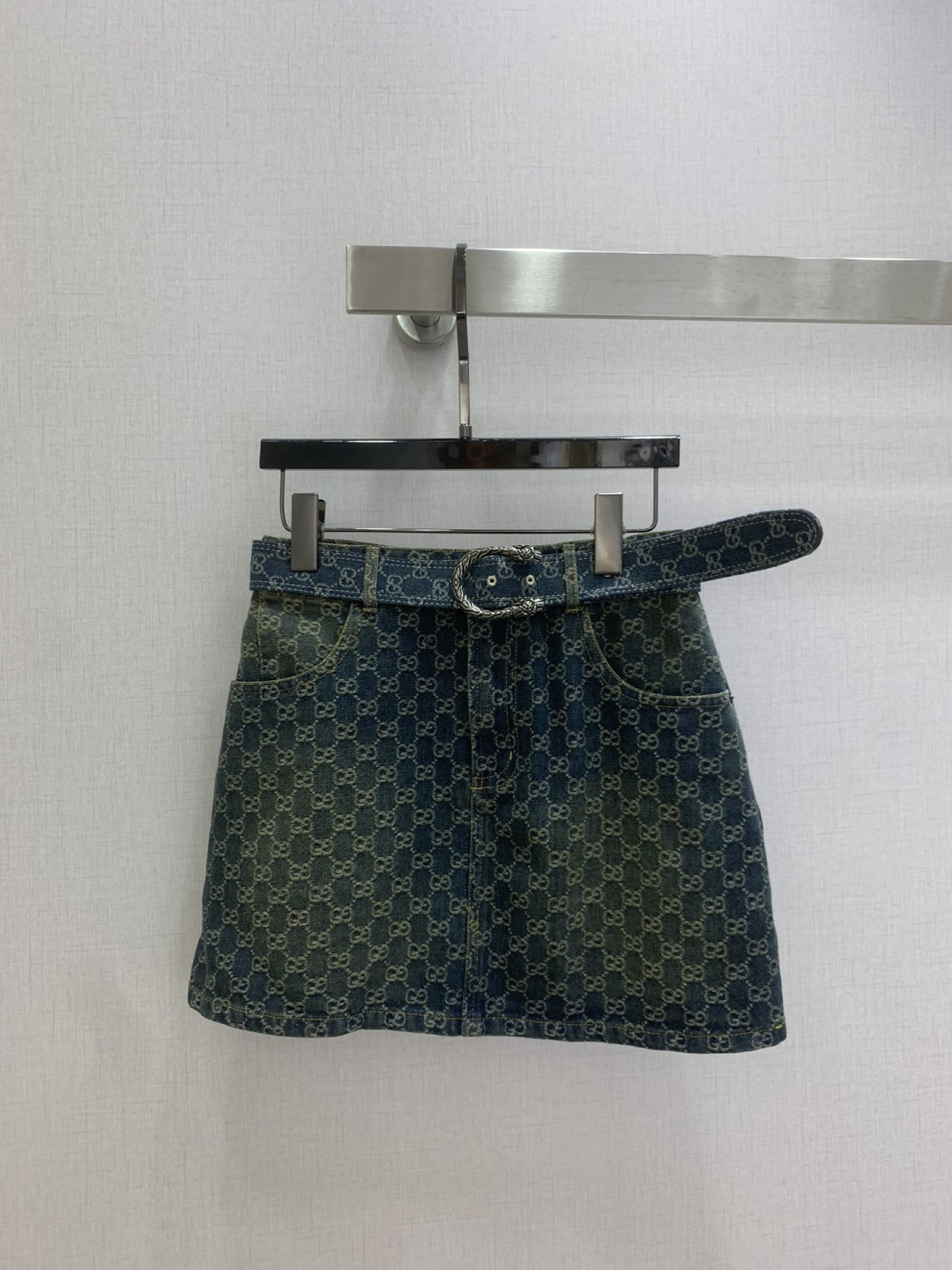 NO:790612,Highly recommended 26 early spring new style jacquard denim skirt, double G jacquard denim fabric, matching belt, one color SML code, high quality ABC,,skirts,19860909强烈推荐 26早春新款 提花牛仔半裙 双G提花牛仔面料 搭配腰带 一个色 SML码 高品质ABC,,skirts,,Women's clothing