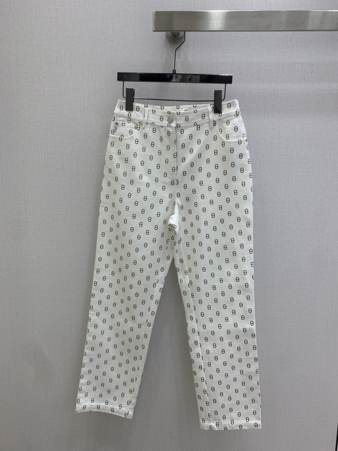 NO:791788,Highly recommended 26 early spring new printed straight trousers produced by Rocket Speed!  The whole piece is three-dimensional tailoring. It is all-round and exquisite. It super covers the flesh and makes you look slimmer. It is super slimming for the legs. It is simple and gives a refreshing and fashionable sense of high-end. It is elegant and fashionable in daily life. It is very versatile. The color is very beautiful. The fabric is high-end and textured. Two colors. SMLXL code. High quality ABC,,19860909强烈推荐 26早春新款 印花直筒长裤 火箭速度出品！整件立体剪裁 全方位精致做上身超级遮肉显瘦 超拉腿部比例 简简单单 穿出清爽时髦的高级感 日常优雅又时髦巨百搭 颜色很好看 面料高级又有质感 两个色 SMLXL码 高品质ABC,,,Women's clothing