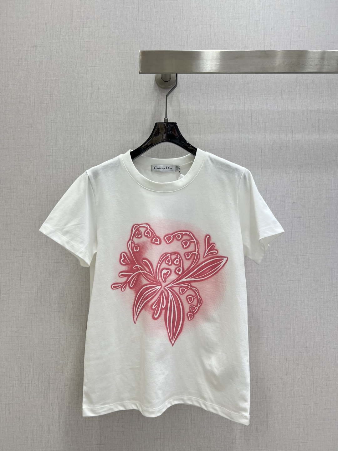 NO:792806,Highly recommended 26 early spring new printed short-sleeved T-shirt; made of cotton fabric with soft and delicate texture; custom-made washed wheat accessories. The fit is comfortable and good-looking!  One color SML code high quality AB,,T-shirt,tees,t-shirt,19860909强烈推荐 26早春新款 印花短袖T恤；采用棉面料质感柔软细腻；定制洗水麦辅料齐.版型合身上身效果舒适好看！一个色 SML码 高品质AB,,T-shirt,tees，t-shirt,,Women's clothing