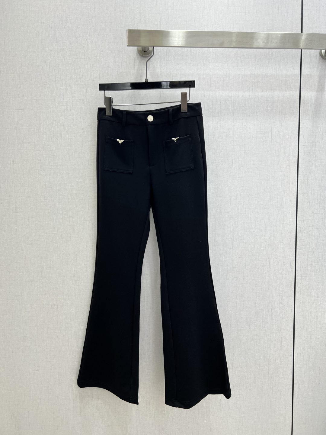 NO:792216,Highly recommended 26 early spring new style gold coin double pocket bootcut trousers, extremely fashionable and easy to wear, versatile style, advanced customization, comfortable fabrics, casual and easy!  Not only is the color beautiful, the texture is also great!  Retro and fashionable, it can be worn by all body types!  One color SML code high quality ABC,,19860909强烈推荐 26早春新款 金币双口袋微喇长裤 时髦好穿度爆棚 风格百搭 高级定制 舒适的面料 随性洒脱！不旦颜色美,质感也敲好！复古又时尚 各种身材都可以驾驭！一个色 SML码 高品质ABC,,,Women's clothing