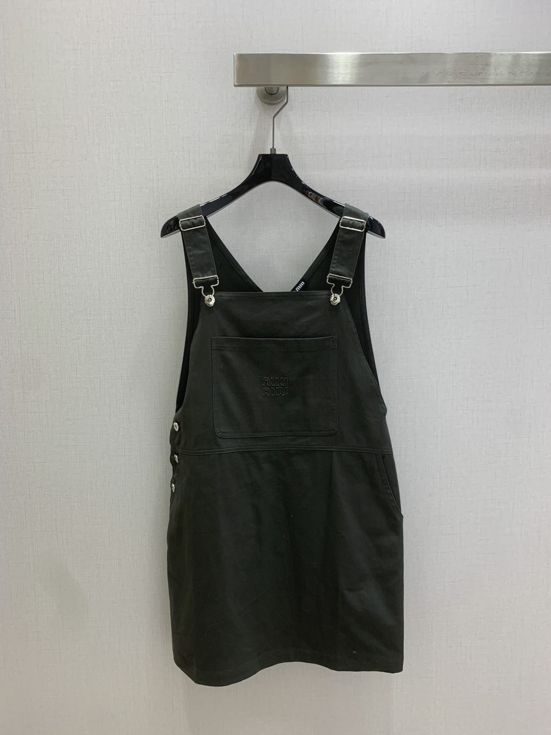 NO:792847,Highly recommended 26 early spring new style sleeveless suspender dress. Elegant design, suitable for daily OL. Wear to interpret classic British fashion. A timeless item. Two colors SML code. High quality ABC,,skirts,19860909强烈推荐 26早春新款 无袖背带连衣裙 优雅气质设计 日常OL都OK 穿搭演绎经典英伦时尚 一款永不过时的单品 两个色 SML码 高品质ABC,,skirts,,Women's clothing