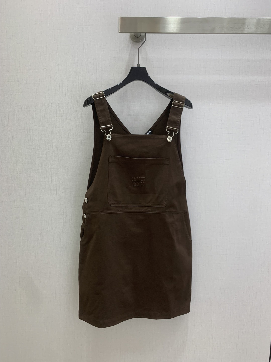 NO:792841,Highly recommended 26 early spring new style sleeveless suspender dress. Elegant design, suitable for daily OL. Wear to interpret classic British fashion. A timeless item. Two colors SML code. High quality ABC,,skirts,19860909强烈推荐 26早春新款 无袖背带连衣裙 优雅气质设计 日常OL都OK 穿搭演绎经典英伦时尚 一款永不过时的单品 两个色 SML码 高品质ABC,,skirts,,Women's clothing
