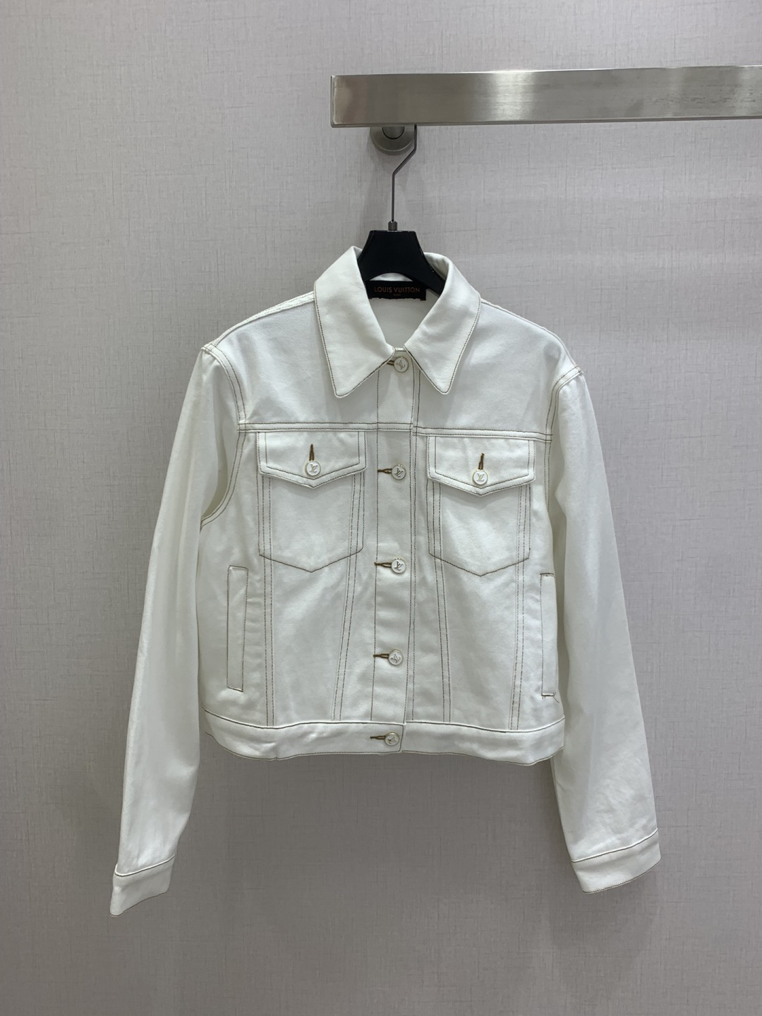 NO:793337,Highly recommended 26 early spring new style lapel denim jacket produced by Rocket Speed!  The whole piece is three-dimensional tailoring. It is all-round and exquisite. It super covers the flesh and makes the body look slimmer. It is super stretched in the proportion of the legs. It is simple. It gives a refreshing and fashionable sense of high-end. It is elegant and fashionable in daily life. It is very versatile. The color is very beautiful. The fabric is high-end and textured. One color SML code. High quality AB,,jackets & coats,jackets & coats,19860909强烈推荐 26早春新款 翻领牛仔夹克外套 火箭速度出品！整件立体剪裁 全方位精致做上身超级遮肉显瘦 超拉腿部比例 简简单单 穿出清爽时髦的高级感 日常优雅又时髦巨百搭 颜色很好看 面料高级又有质感 一个色 SML码 高品质AB,,jackets & coats,jackets & coats,,Women's clothing