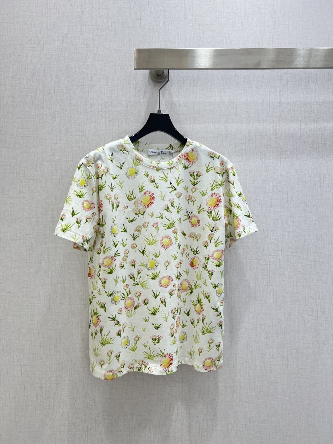 NO:794801,Highly recommended 26 early spring new printed short-sleeved T-shirt; made of cotton fabric with soft and delicate texture; custom-made washed wheat accessories. The fit is comfortable and good-looking!  One color SML code high quality ABC,,T-shirt,tees,t-shirt,19860909强烈推荐 26早春新款 印花短袖T恤；采用棉面料质感柔软细腻；定制洗水麦辅料齐.版型合身上身效果舒适好看！一个色 SML码 高品质ABC,,T-shirt,tees，t-shirt,,Women's clothing