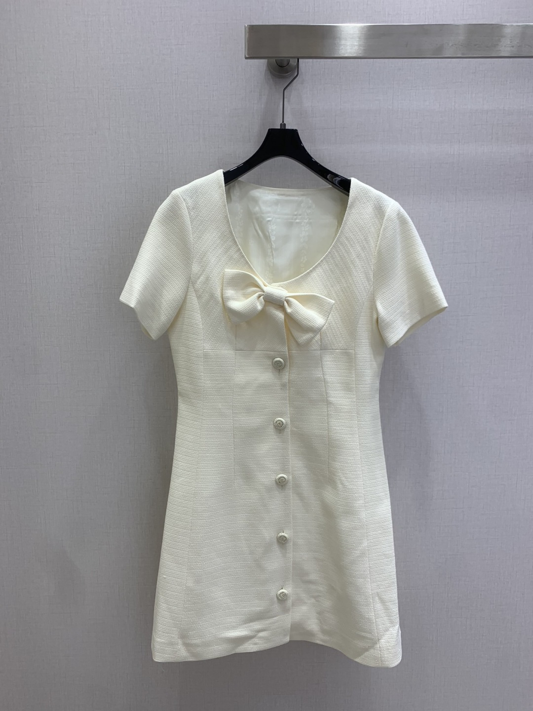 NO:794751,Highly recommended 26 early spring new bow short-sleeved dress. Elegant design. OK for daily OL. A fashionable dress with unique charm. One color SML code. High quality ABC, skirts, T-shirt,19860909强烈推荐 26早春新款 蝴蝶结短袖连衣裙 优雅气质设计 日常OL都OK 一款具有独特魅力的时尚连衣裙 一个色 SML码 高品质ABC,,skirts,T-shirt,,Women's clothing