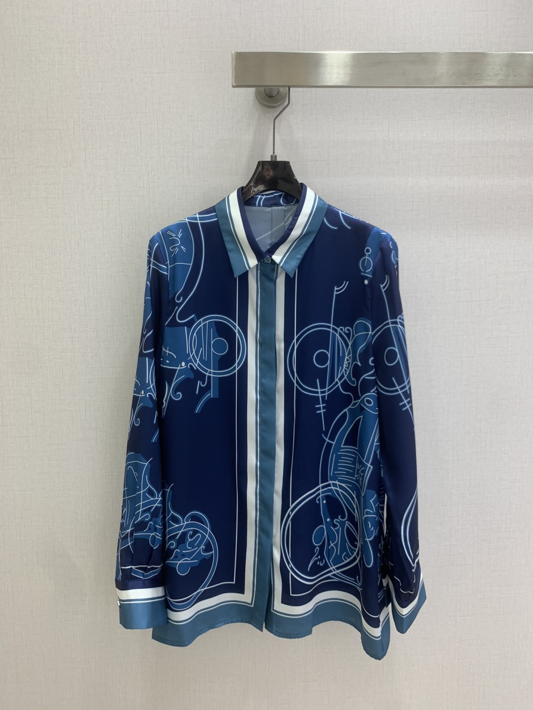 NO:794747,Highly recommended 26 early spring new style, lapel silk printed shirt, silk printed wide leg trousers, separate batches, silky fabric, silk, retro and fashionable, low-key temperament and luxurious and high-end!  The styles are versatile and not picky, customized technical fabrics, workmanship quality depends on the details. Bai Fumei is a must-have!  One color SMLXL high quality lining, shirts, real silk,19860909强烈推荐 26早春新款 翻领真丝印花衬衫真丝印花阔腿长裤 分开批 丝滑面料 真丝 复古时髦 低调气质又奢华高级！版型百搭不挑人,定制科技面料 做工品质看细节.白富美必入！一个色 SMLXL码 高品质衬,,shirts,real silk,,Women's clothing