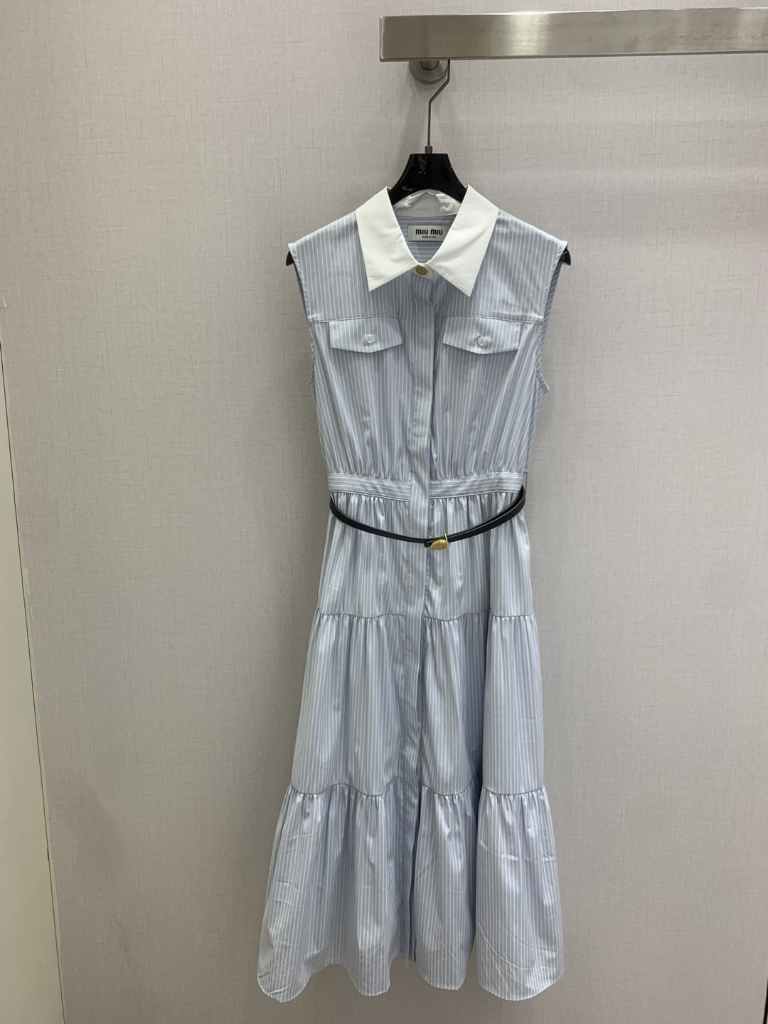 NO:797838,Highly recommended 26 early spring new style Lapel sleeveless striped belt dress Elegant temperament design OK for daily OL A fashionable dress with unique charm One color SML code High quality ABC,,skirts,19860909强烈推荐 26早春新款 翻领无袖条纹腰带连衣裙 优雅气质设计 日常OL都OK 一款具有独特魅力的时尚连衣裙 一个色 SML码 高品质ABC,,skirts,,Women's clothing
