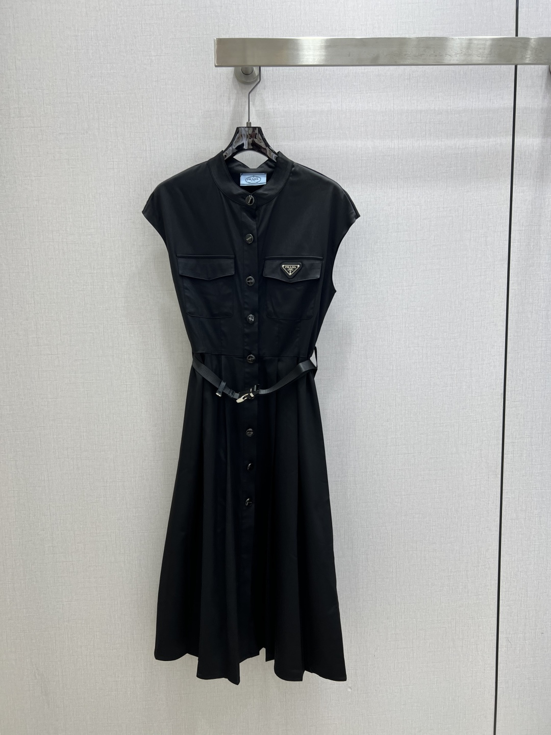 NO:796818,Highly recommended 26 early spring new model, pocket logo belt dress, round neck and small flying sleeves, pleated skirt to cover the span, slimming, exquisite and elegant matching belt, soft, delicate and high-end fabric, two colors SML code, high quality ABC,,skirts,19860909强烈推荐 26早春新款 口袋徽标腰带连衣裙、圆领小飞袖,裙摆压褶遮跨显瘦,搭配腰带精致大气,面料柔软细腻高级感,两个色 SML码 高品质ABC,,skirts,,Women's clothing