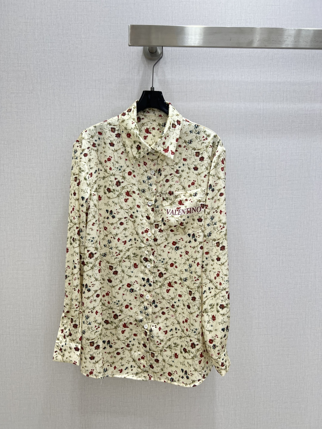 NO:796806,Highly recommended 26 early spring new style, lapel printed shirt, letter splicing printed long skirt, batched separately, cute style, full of small details, great points. Exquisite workmanship, age-reducing fashion, good HOLD style, won the hearts of fairies, soft and textured, classic, one color, SML code, high quality lining, skirts, shirts,19860909强烈推荐 26早春新款 翻领印花衬衫字母拼接印花长半裙 分开批 可A可乖的风格,满满小细节太加分了.做工精致 减龄时尚 好HOLD住造型 深得仙女心 柔软有质感 经典之作 一个色 SML码 高品质衬,,skirts,shirts,,Women's clothing