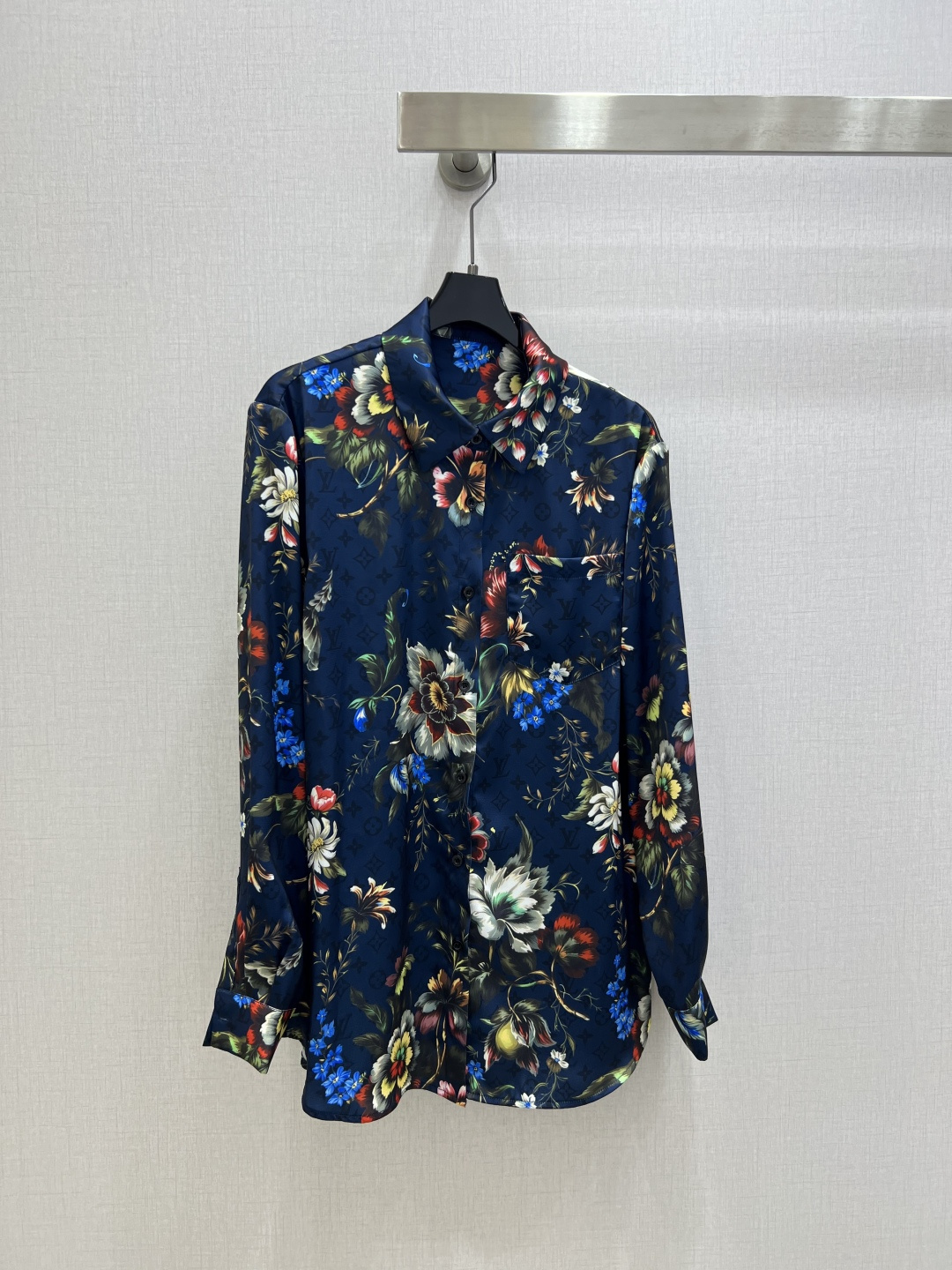 NO:796789,Highly recommended for the early spring of 26. Lapel retro presbyopia pocket shirt retro floral long skirt. Batch separately. Nice style, full of small details. Exquisite workmanship. Age-reducing fashion. Good HOLD style. Won the hearts of fairies. Soft and textured. Classic. Two colors. SML code. High quality lining, skirts, shirts,19860909强烈推荐 26早春新款 翻领复古老花口袋衬衫复古花卉长半裙 分开批 可A可乖的风格,满满小细节太加分了.做工精致 减龄时尚 好HOLD住造型 深得仙女心 柔软有质感 经典之作 两个色 SML码 高品质衬,,skirts,shirts,,Women's clothing