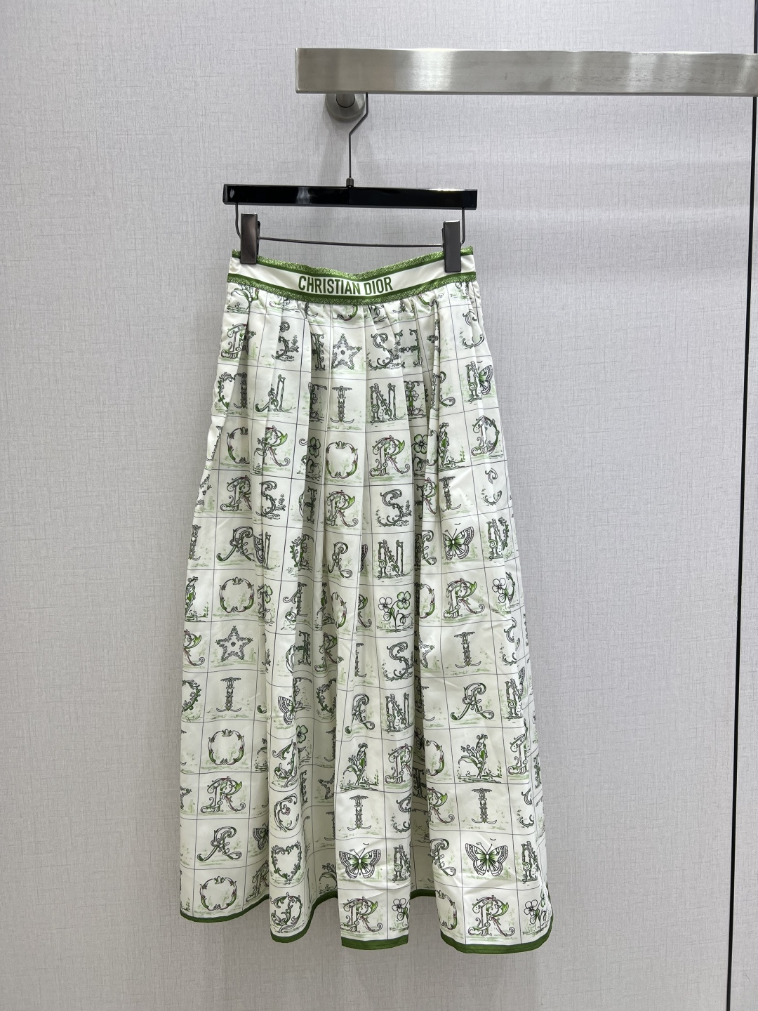NO:796801,Highly recommended for early spring 26, pattern letter pocket shirt, letter web pattern long skirt, batched separately, cute style, full of small details, great points. Exquisite workmanship, age-reducing fashion, good HOLD style, won the hearts of fairies, soft and textured, classic, two colors, SML code, high quality, skirts, shirts,19860909强烈推荐 26早春新款 图案字母口袋衬衫字母织带图案长半裙 分开批 可A可乖的风格,满满小细节太加分了.做工精致 减龄时尚 好HOLD住造型 深得仙女心 柔软有质感 经典之作 两个色 SML码 高品,,skirts,shirts,,Women's clothing