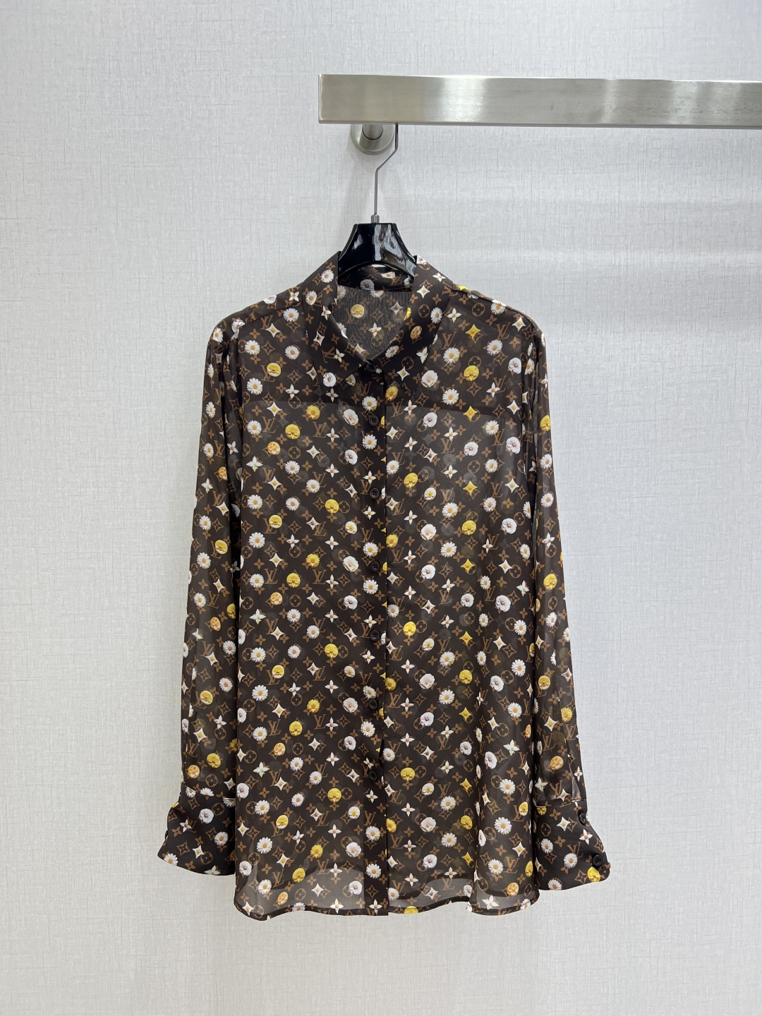NO:797422,Highly recommended 26 spring and summer new style, presbyopic mesh shirt, presbyopic drawstring trousers, separate batches, slightly see-through shirt, vaguely fashionable and discreet, cute style, full of small details, great points. Exquisite workmanship, age-reducing fashion, good HOLD style, won the hearts of fairies, soft and textured, classic, one color, SML code, high quality lining, shirts,19860909强烈推荐 26春夏新款 老花网纱衬衫老花抽绳长裤 分开批 衬衣微透视 若隐若现时尚小心机 可A可乖的风格,满满小细节太加分了.做工精致 减龄时尚 好HOLD住造型 深得仙女心 柔软有质感 经典之作 一个色 SML码 高品质衬,,shirts,,Women's clothing