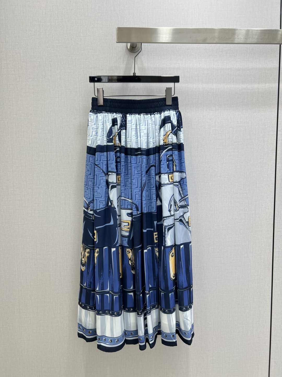 NO:797428,Highly recommended 26 spring and summer new style. Spliced ​​printed long skirt. Positioned printing. Adorable style. Full of small details. Exquisite workmanship. Age-reducing fashion. Good hold style. Won the hearts of fairies. Soft and textured. Classic. One color SML code. High quality ABC,,skirts,19860909强烈推荐 26春夏新款 拼接印花长半裙 定位印花 可A可乖的风格,满满小细节太加分了.做工精致 减龄时尚 好HOLD住造型 深得仙女心 柔软有质感 经典之作 一个色 SML码 高品质ABC,,skirts,,Women's clothing