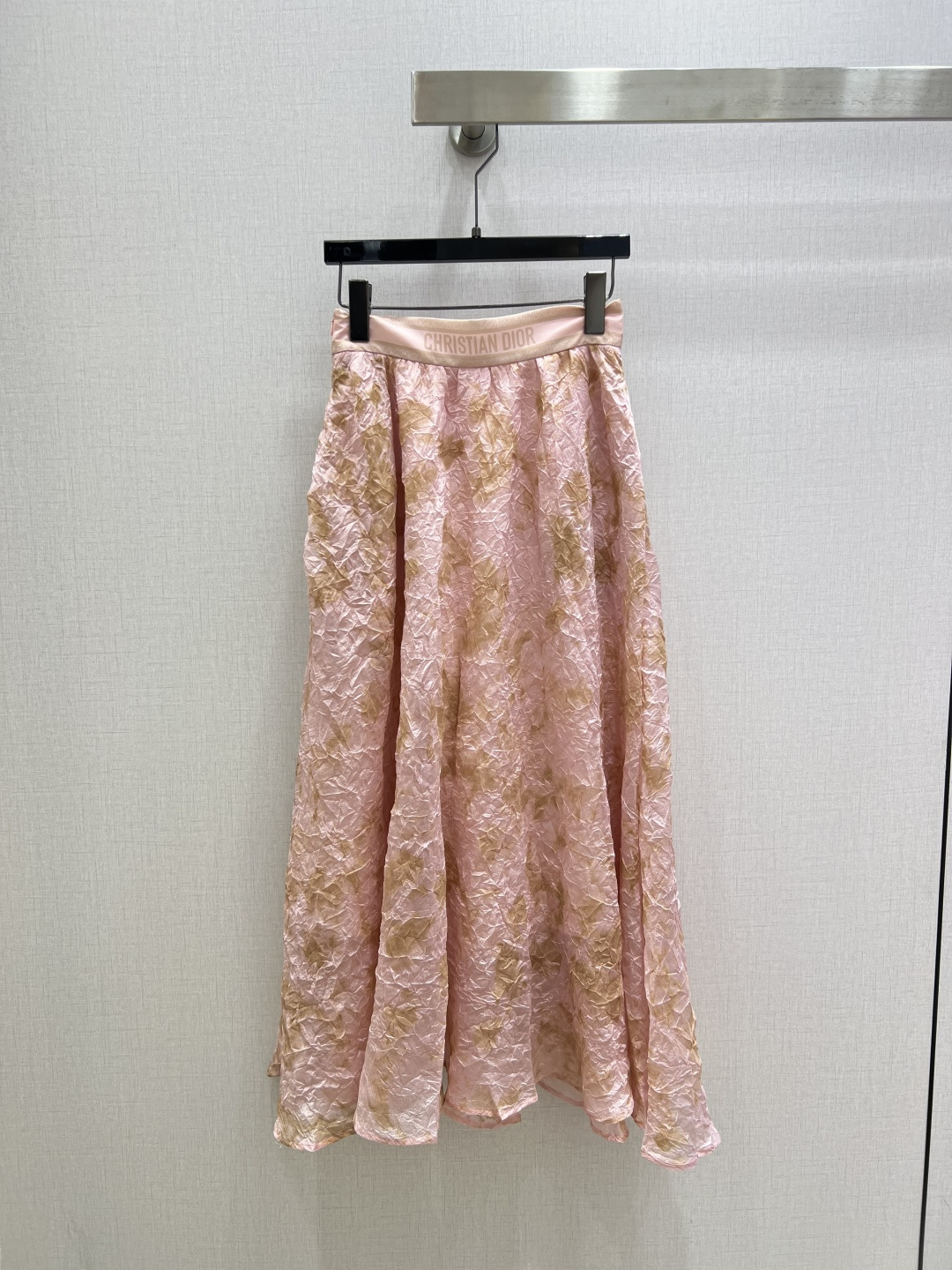 NO:797399,Highly recommended 26 spring and summer new styles, retro stand-up collar ruffled shirt, letter webbing retro long skirt, separate batches, cute style, full of small details, great points. Exquisite workmanship, age-reducing fashion, good HOLD style, won the hearts of fairies, soft and textured, classic, two colors SML code, high quality,,skirts,shirts,19860909强烈推荐 26春夏新款 复古立领荷叶边衬衫 字母织带复古长半裙 分开批 可A可乖的风格,满满小细节太加分了.做工精致 减龄时尚 好HOLD住造型 深得仙女心 柔软有质感 经典之作 两个色 SML码 高品,,skirts,shirts,,Women's clothing
