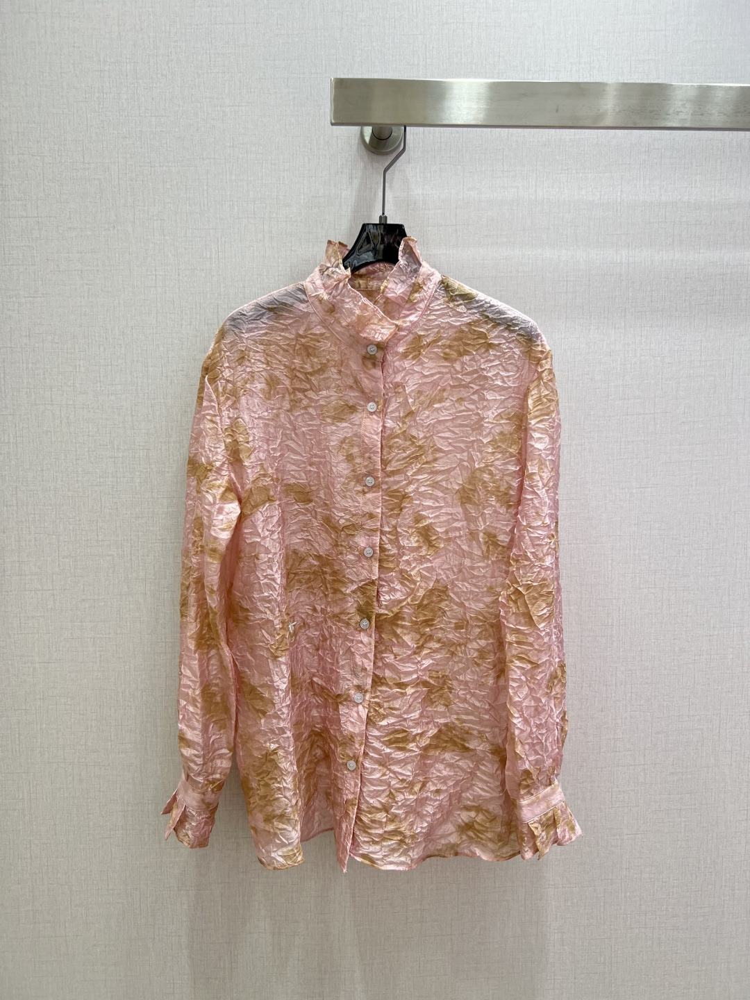NO:797396,Highly recommended 26 spring and summer new styles, retro stand-up collar ruffled shirt, letter webbing retro long skirt, separate batches, cute style, full of small details, great points. Exquisite workmanship, age-reducing fashion, good HOLD style, won the hearts of fairies, soft and textured, classic, two colors SML code, high quality lining, skirts, shirts,19860909强烈推荐 26春夏新款 复古立领荷叶边衬衫 字母织带复古长半裙 分开批 可A可乖的风格,满满小细节太加分了.做工精致 减龄时尚 好HOLD住造型 深得仙女心 柔软有质感 经典之作 两个色 SML码 高品质衬,,skirts,shirts,,Women's clothing