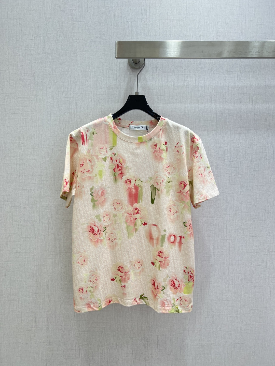 NO:797339,Highly recommended 26 spring and summer new color printed short-sleeved T-shirt; made of cotton fabric with soft and delicate texture; custom-made washed wheat accessories. The fit is comfortable and good-looking!  One color SML code high quality ABC,,T-shirt,tees,t-shirt,19860909强烈推荐 26春夏新款 彩色印花短袖T恤；采用棉面料质感柔软细腻；定制洗水麦辅料齐.版型合身上身效果舒适好看！一个色 SML码 高品质ABC,,T-shirt,tees，t-shirt,,Women's clothing