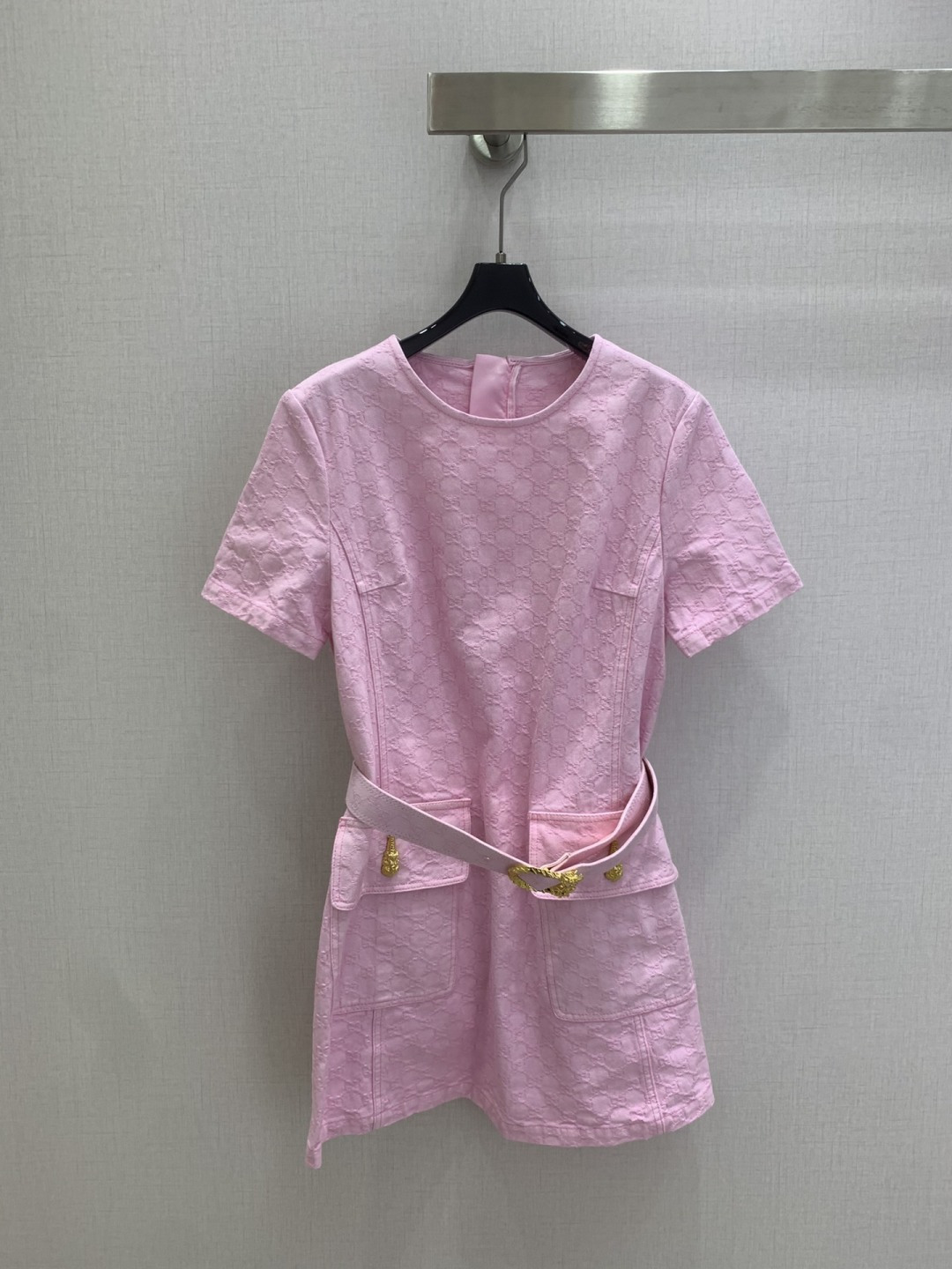 NO:797368,Highly recommended 26 early spring new jacquard belt double pocket short-sleeved dress produced by Rocket Speed!  The whole three-dimensional tailoring is all-round and exquisite. The upper body is super covered and slimming. The proportion of the legs is super stretched. Simple. It gives a refreshing and fashionable sense of high-end. It is elegant and fashionable for daily use. The color is very beautiful. The fabric is high-end and textured. One color SMLXL code. High-quality ABC, skirts, T-shirt,19860909强烈推荐 26早春新款 提花腰带双口袋短袖连衣裙 火箭速度出品！整件立体剪裁 全方位精致做上身超级遮肉显瘦 超拉腿部比例 简简单单 穿出清爽时髦的高级感 日常优雅又时髦巨百搭 颜色很好看 面料高级又有质感 一个色 SMLXL码 高品质ABC,,skirts,T-shirt,,Women's clothing