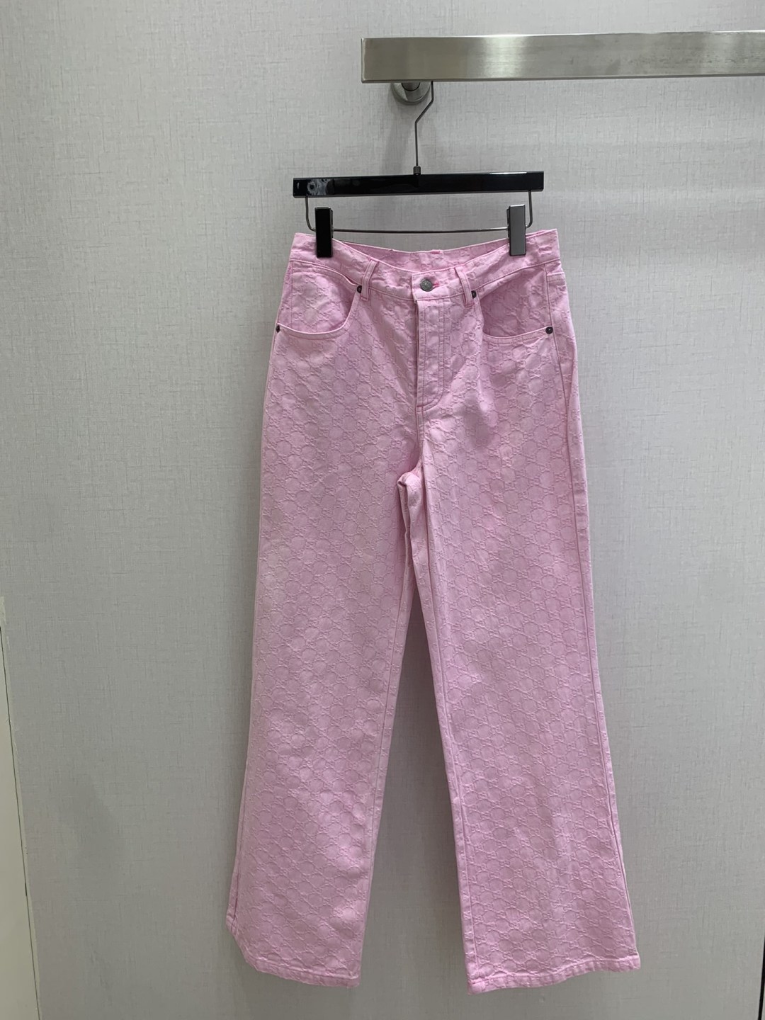 NO:797359,Highly recommended 26 early spring new style jacquard leather brand straight trousers produced by Rocket Speed!  The whole piece is three-dimensional tailoring. It is all-round and exquisite. It super covers the flesh and makes the body look slimmer. It is very simple to wear and has a refreshing and fashionable sense of high-end. It is elegant and fashionable in daily life. It is very versatile. The color is very beautiful. The fabric is high-end and textured. One color, SMLXL code, high quality ABC,,19860909强烈推荐 26早春新款 提花皮牌直筒长裤 火箭速度出品！整件立体剪裁 全方位精致做上身超级遮肉显瘦 超拉腿部比例 简简单单 穿出清爽时髦的高级感 日常优雅又时髦巨百搭 颜色很好看 面料高级又有质感 一个色 SMLXL码 高品质ABC,,,Women's clothing