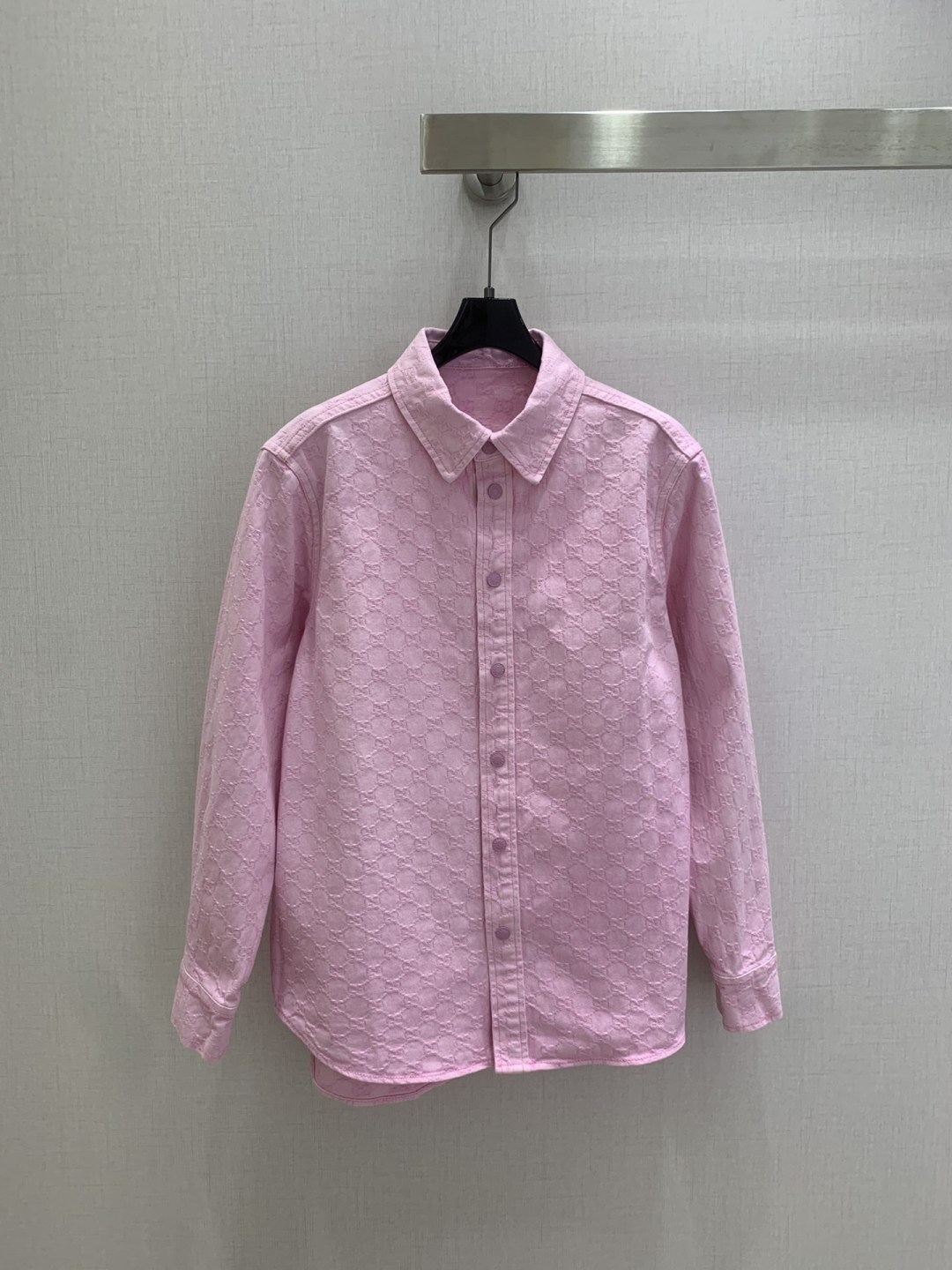 NO:797353,Highly recommended 26 early spring new jacquard lapel long-sleeved shirt produced by Rocket Speed!  The whole piece is three-dimensional tailoring. It is all-round and exquisite. It super covers the flesh and makes the body look slimmer. It is very simple to wear and has a refreshing and fashionable sense of high-end. It is elegant and fashionable in daily life. It is very versatile. The color is very beautiful. The fabric is high-end and textured. One color SMLXL code. High-quality ABC, shirts,19860909强烈推荐 26早春新款 提花翻领长袖衬衫 火箭速度出品！整件立体剪裁 全方位精致做上身超级遮肉显瘦 超拉腿部比例 简简单单 穿出清爽时髦的高级感 日常优雅又时髦巨百搭 颜色很好看 面料高级又有质感 一个色 SMLXL码 高品质ABC,,shirts,,Women's clothing