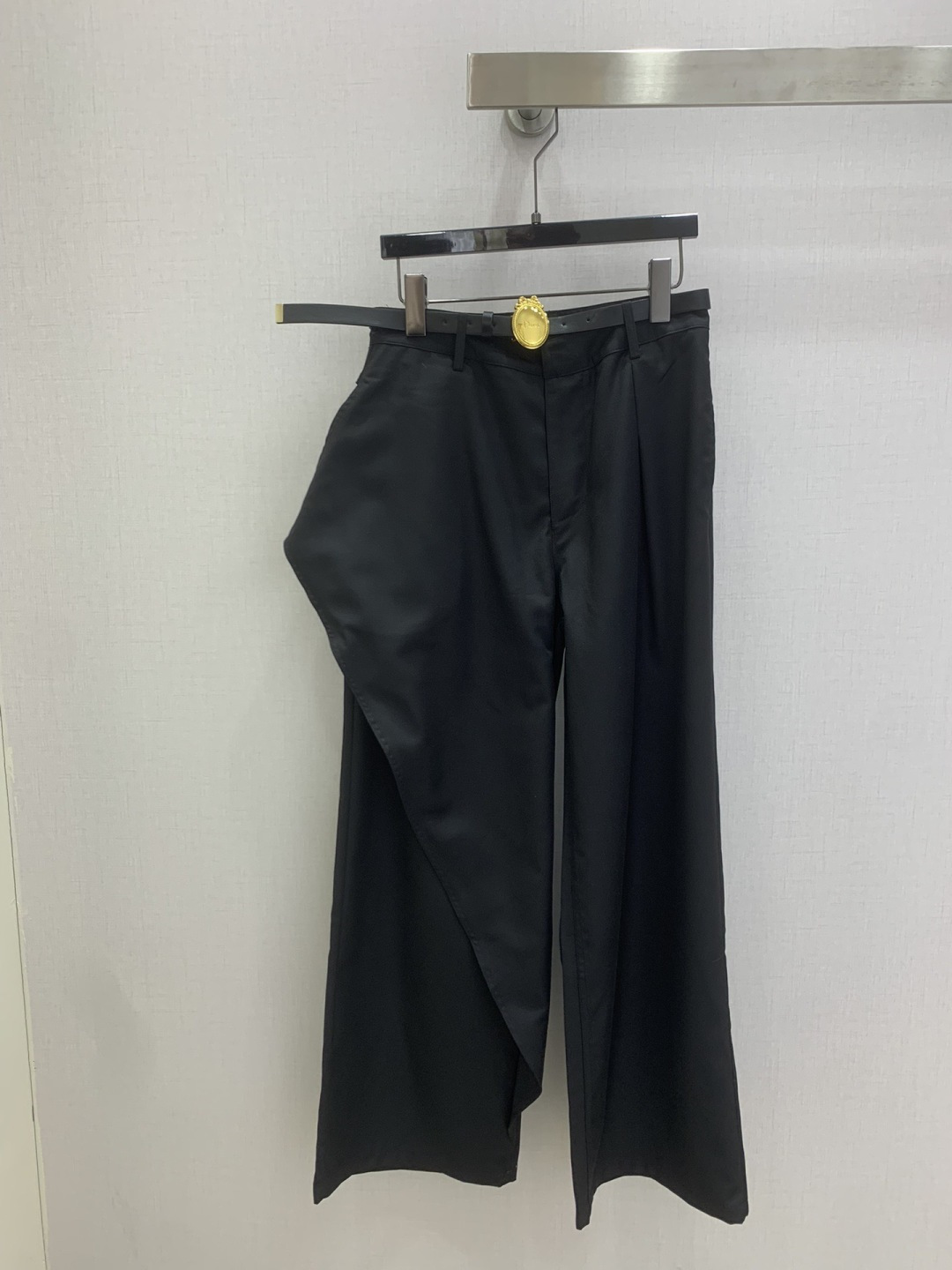 NO:797344,Highly recommended 26 early spring new style wide-leg trousers with irregular pieces. Extremely fashionable and easy to wear. Versatile style. Advanced customization. Comfortable fabrics. Casual and free!  Not only is the color beautiful, the texture is also great!  Retro and fashionable, it can be worn by all body types!  One color SML code high quality ABC,,19860909强烈推荐 26早春新款 不规则搭片阔腿长裤 时髦好穿度爆棚 风格百搭 高级定制 舒适的面料 随性洒脱！不旦颜色美,质感也敲好！复古又时尚 各种身材都可以驾驭！一个色 SML码 高品质ABC,,,Women's clothing