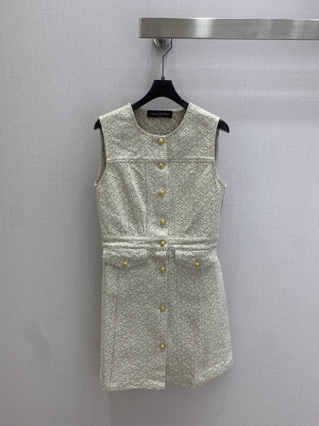 NO:797340,Highly recommended 26 early spring new jacquard pocket vest dress, jacquard original fabric, produced at Rocket Speed!  The whole piece is three-dimensional tailoring, all-round and exquisite, the upper body is super covered and slimming, the proportion of the legs is super stretched, simple and refreshing, giving a refreshing and fashionable sense of high-end, everyday elegance and fashionable, very versatile, the color is very beautiful, the fabric is high-end and textured, one color SML code, high quality ABC,,skirts,19860909强烈推荐 26早春新款 提花口袋背心连衣裙 提花原版面料 火箭速度出品！整件立体剪裁 全方位精致做上身超级遮肉显瘦 超拉腿部比例 简简单单 穿出清爽时髦的高级感 日常优雅又时髦巨百搭 颜色很好看 面料高级又有质感 一个色 SML码 高品质ABC,,skirts,,Women's clothing