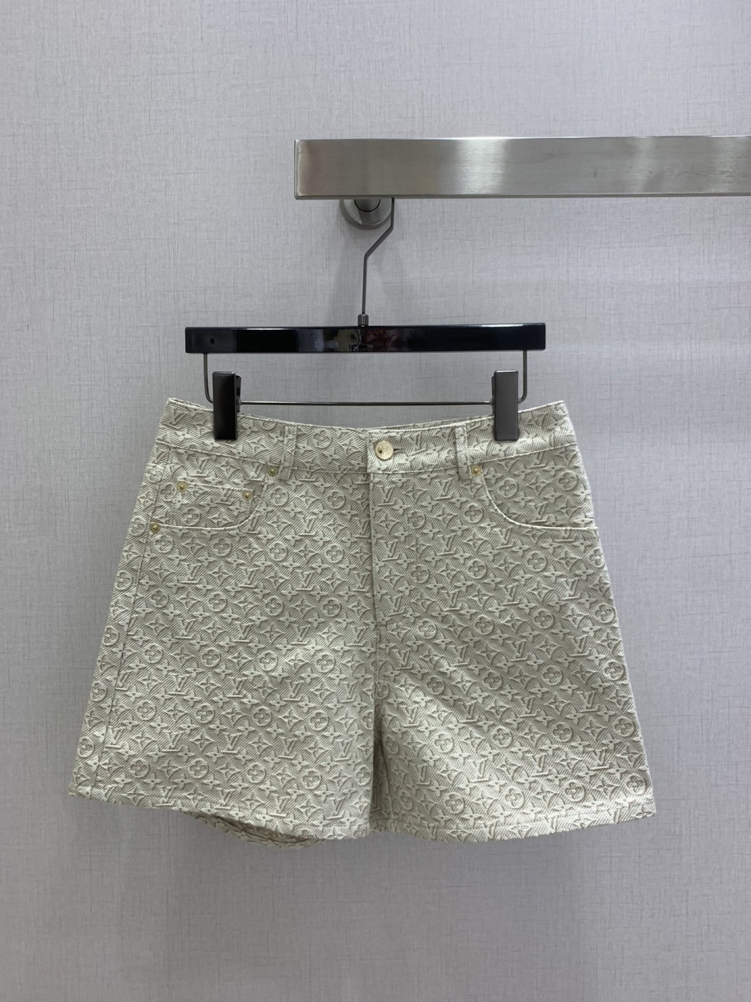 NO:797336,Highly recommended 26 early spring new style jacquard pocket shorts, jacquard original fabric, produced at Rocket Speed!  The three-dimensional tailoring of the whole piece is all-round and exquisite. The upper body is super covered and slimming. The proportion of the legs is super stretched. It is simple. It can be worn with a refreshing and fashionable sense of high-end. It is elegant and fashionable in daily life. It is very versatile. The color is very beautiful. The fabric is high-end and textured. One color SML code. High quality ABC,,shorts,19860909强烈推荐 26早春新款 提花口袋短裤 提花原版面料 火箭速度出品！整件立体剪裁 全方位精致做上身超级遮肉显瘦 超拉腿部比例 简简单单 穿出清爽时髦的高级感 日常优雅又时髦巨百搭 颜色很好看 面料高级又有质感 一个色 SML码 高品质ABC,,shorts,,Women's clothing