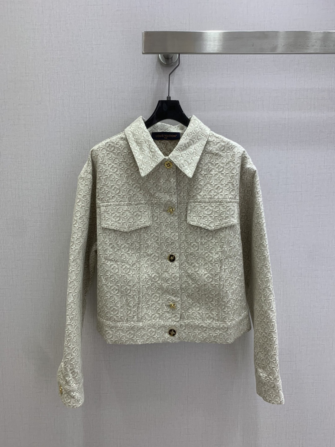 NO:797330,Highly recommended 26 early spring new style jacquard lapel double pocket jacket, jacquard original fabric, produced at Rocket Speed!  The whole piece is three-dimensional tailoring. It is all-round and exquisite. The upper body is super covered and slimming. The proportion of the legs is super stretched. It is simple. It gives a refreshing and fashionable sense of high-end. It is elegant and fashionable in daily life. It is very versatile. The color is very beautiful. The fabric is high-end and textured. One color SML code. High quality ABC, jackets & coats,19860909强烈推荐 26早春新款 提花翻领双口袋外套 提花原版面料 火箭速度出品！整件立体剪裁 全方位精致做上身超级遮肉显瘦 超拉腿部比例 简简单单 穿出清爽时髦的高级感 日常优雅又时髦巨百搭 颜色很好看 面料高级又有质感 一个色 SML码 高品质ABC,,jackets & coats,,Women's clothing