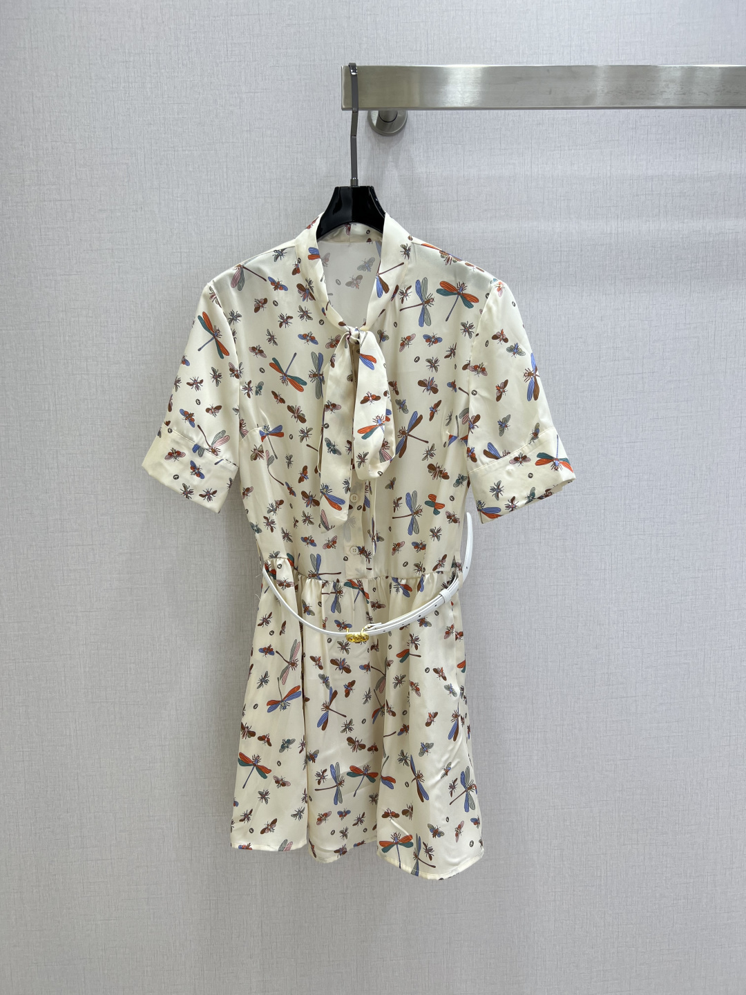 NO:798815,Highly recommended 26 spring and summer new dragonfly print belt short-sleeved dress, mulberry silk, retro and fashionable, low-key temperament and luxurious high-end!  The styles are versatile and not picky, customized technical fabrics, workmanship quality depends on the details. Bai Fumei is a must-have!  One color SMLXL code High quality ABC, skirts, T-shirt,19860909强烈推荐 26春夏新款 蜻蜓印花腰带短袖连衣裙 桑蚕丝 复古时髦 低调气质又奢华高级！版型百搭不挑人,定制科技面料 做工品质看细节.白富美必入！一个色 SMLXL码 高品质ABC,,skirts,T-shirt,,Women's clothing