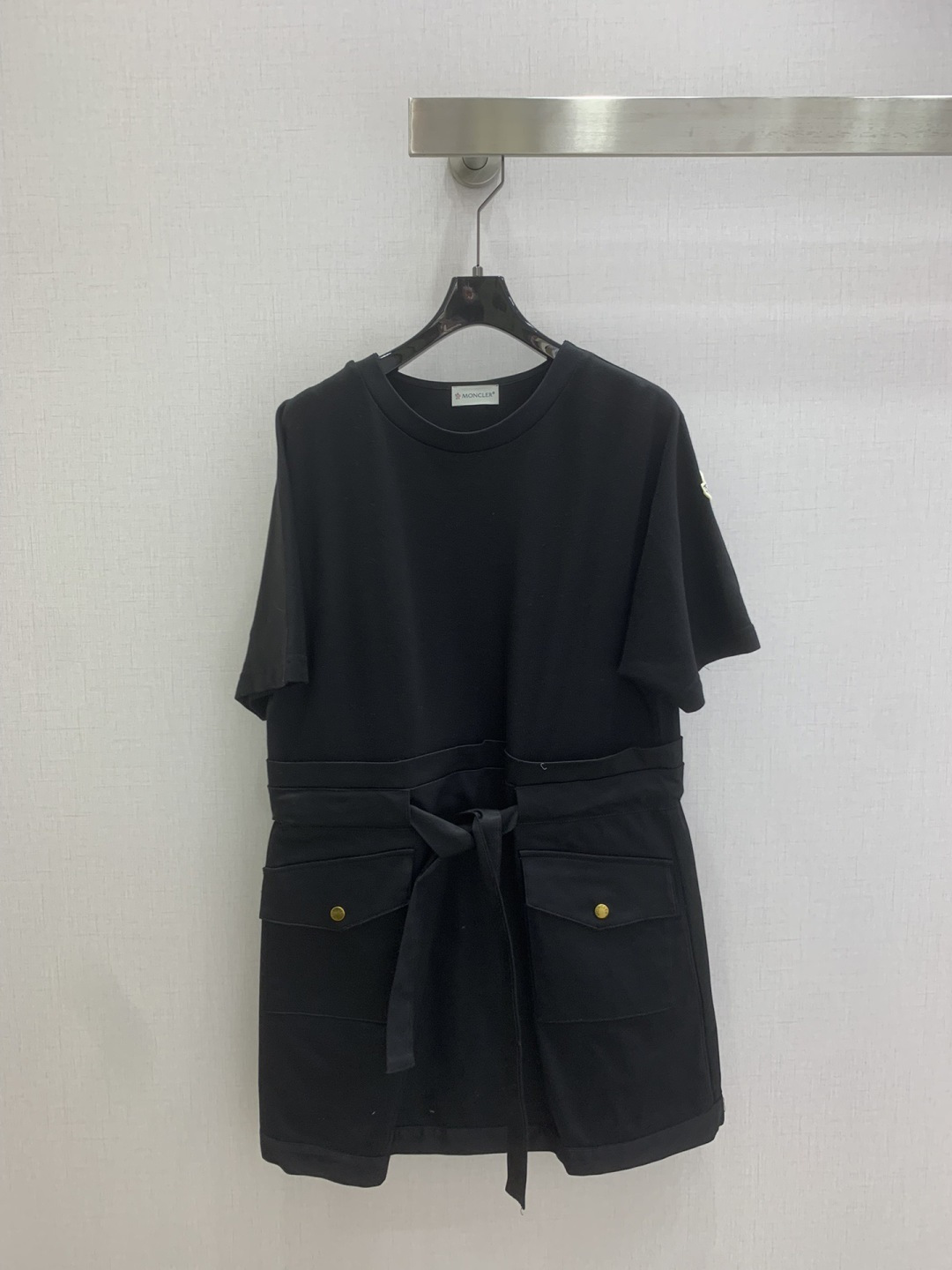 NO:800170,Highly recommended 26 spring and summer new style double-pocket short-sleeved lace-up dress. Low-key luxury three-dimensional tailoring. Streamlined line design. Noble and elegant yet full of gentle and intellectual temperament. Imported special materials. Soft and comfortable. You will be amazed when you receive it. The custom-made fabric texture is amazing!  Two colors SML code, high quality ABC,,skirts,T-shirt,19860909强烈推荐 26春夏新款 双口袋短袖系带连衣裙 低调奢华立体剪裁 精简线条感设计 高贵典雅又尽显温柔知性的气质 进口特殊材质 柔软舒适 收到手会很惊艳 定制面料质感超赞！两个色 SML码 高品质ABC,,skirts,T-shirt,,Women's clothing
