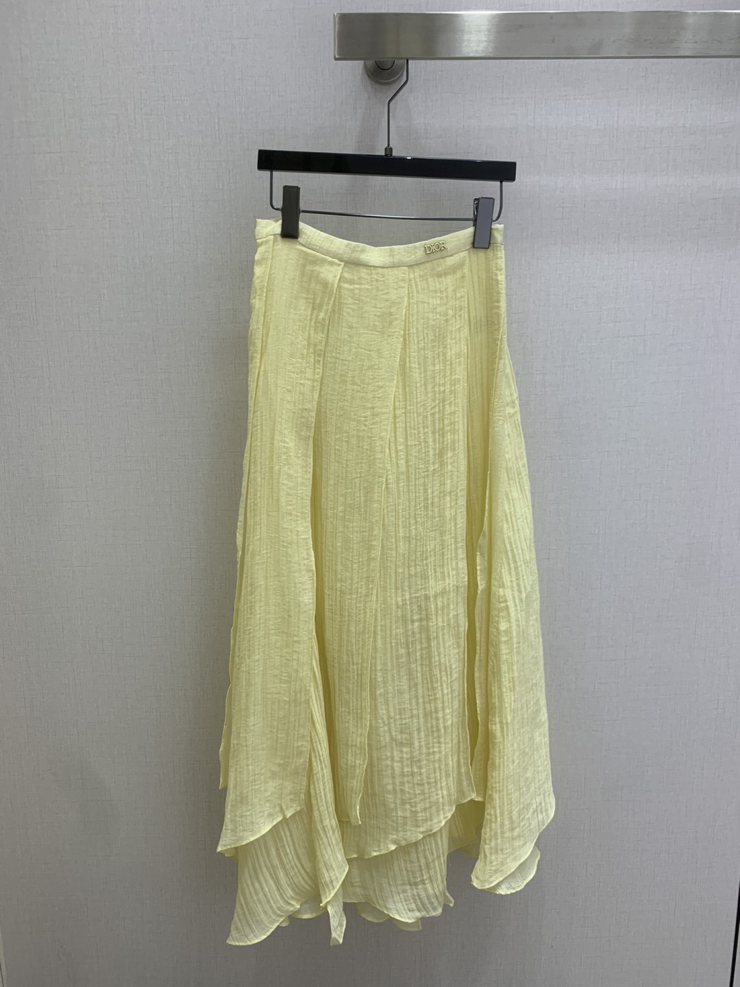 NO:800159,Highly recommended 26 spring and summer new style. Metal letter pleated long skirt. Full of texture. Elegant design. OK for daily OL. A fashionable pleated skirt with unique charm. Two colors. SML code. High quality ABC,,skirts,19860909强烈推荐 26春夏新款 金属字母压褶长半裙 质感十足 优雅气质设计 日常OL都OK 一款具有独特魅力的时尚百褶裙 两个色 SML码 高品质ABC,,skirts,,Women's clothing