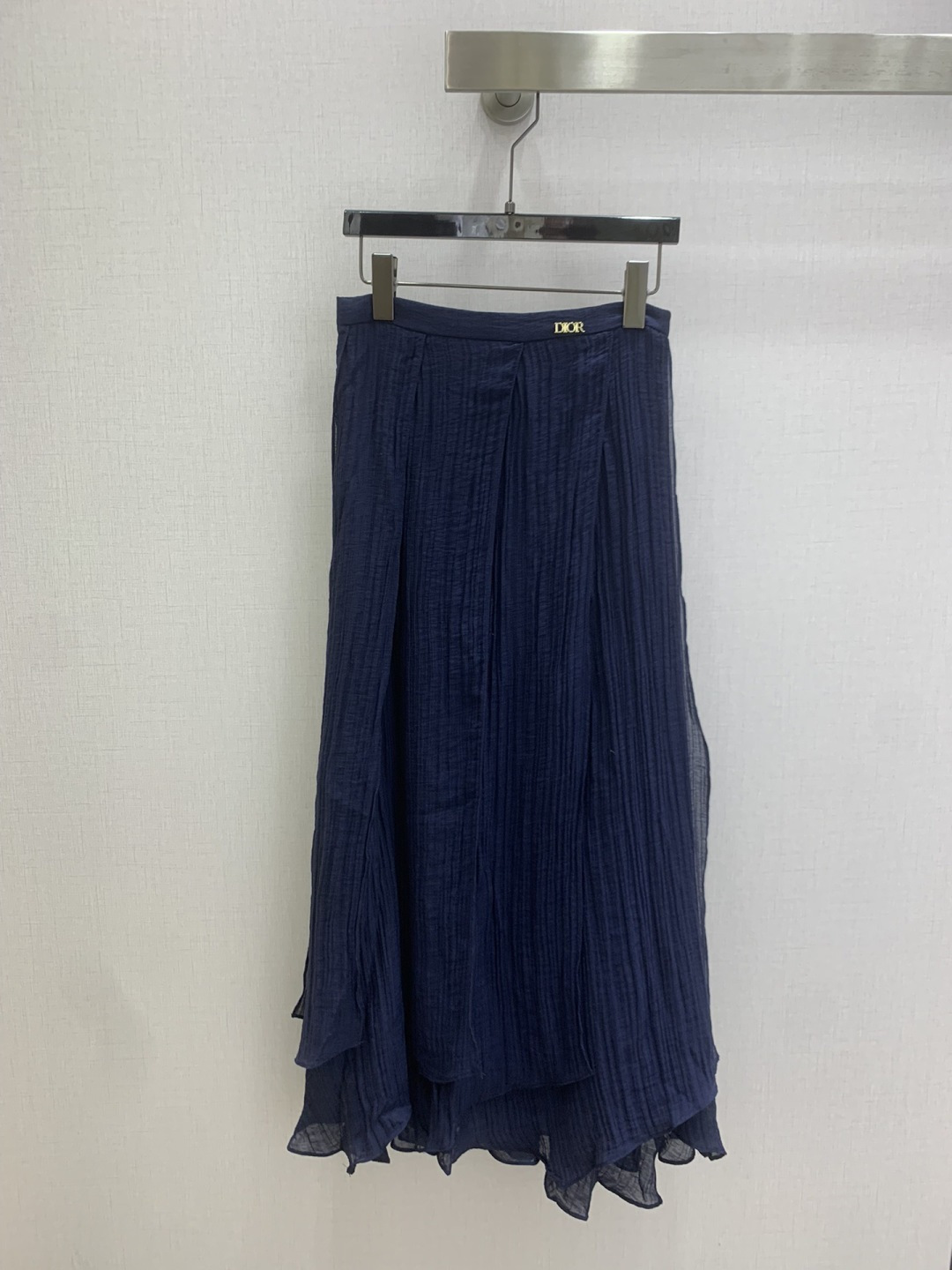 NO:800154,Highly recommended 26 spring and summer new style. Metal letter pleated long skirt. Full of texture. Elegant design. OK for daily OL. A fashionable pleated skirt with unique charm. Two colors. SML code. High quality ABC,,skirts,19860909强烈推荐 26春夏新款 金属字母压褶长半裙 质感十足 优雅气质设计 日常OL都OK 一款具有独特魅力的时尚百褶裙 两个色 SML码 高品质ABC,,skirts,,Women's clothing