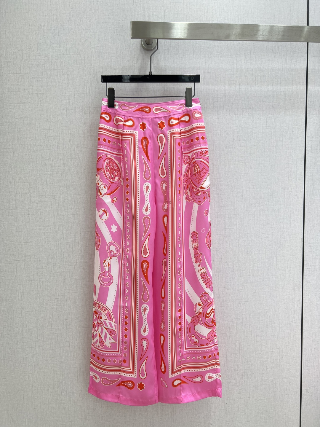 NO:801722,Highly recommended 26 spring and summer new styles, silk printed lapel shirts, silk printed wide leg trousers, separate batches, silky fabrics, silk, retro and fashionable, low-key temperament and luxurious and high-end!  The styles are versatile and not picky, customized technical fabrics, workmanship quality depends on the details. Bai Fumei is a must-have!  One color SMLXL code, high quality, shirts, real silk,19860909强烈推荐 26春夏新款 真丝印花翻领衬衫真丝印花阔腿长裤 分开批 丝滑面料 真丝 复古时髦 低调气质又奢华高级！版型百搭不挑人,定制科技面料 做工品质看细节.白富美必入！一个色 SMLXL码 高品,,shirts,real silk,,Women's clothing
