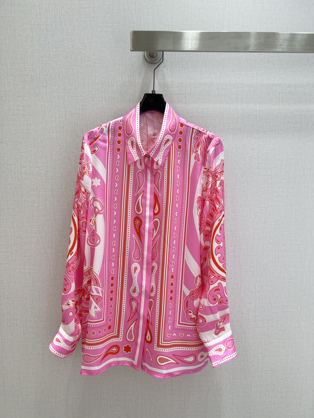 NO:801716,Highly recommended 26 spring and summer new styles, silk printed lapel shirts, silk printed wide leg trousers, separate batches, silky fabrics, silk, retro and fashionable, low-key temperament and luxurious and high-end!  The styles are versatile and not picky, customized technical fabrics, workmanship quality depends on the details. Bai Fumei is a must-have!  One color SMLXL high quality lining, shirts, real silk,19860909强烈推荐 26春夏新款 真丝印花翻领衬衫真丝印花阔腿长裤 分开批 丝滑面料 真丝 复古时髦 低调气质又奢华高级！版型百搭不挑人,定制科技面料 做工品质看细节.白富美必入！一个色 SMLXL码 高品质衬,,shirts,real silk,,Women's clothing