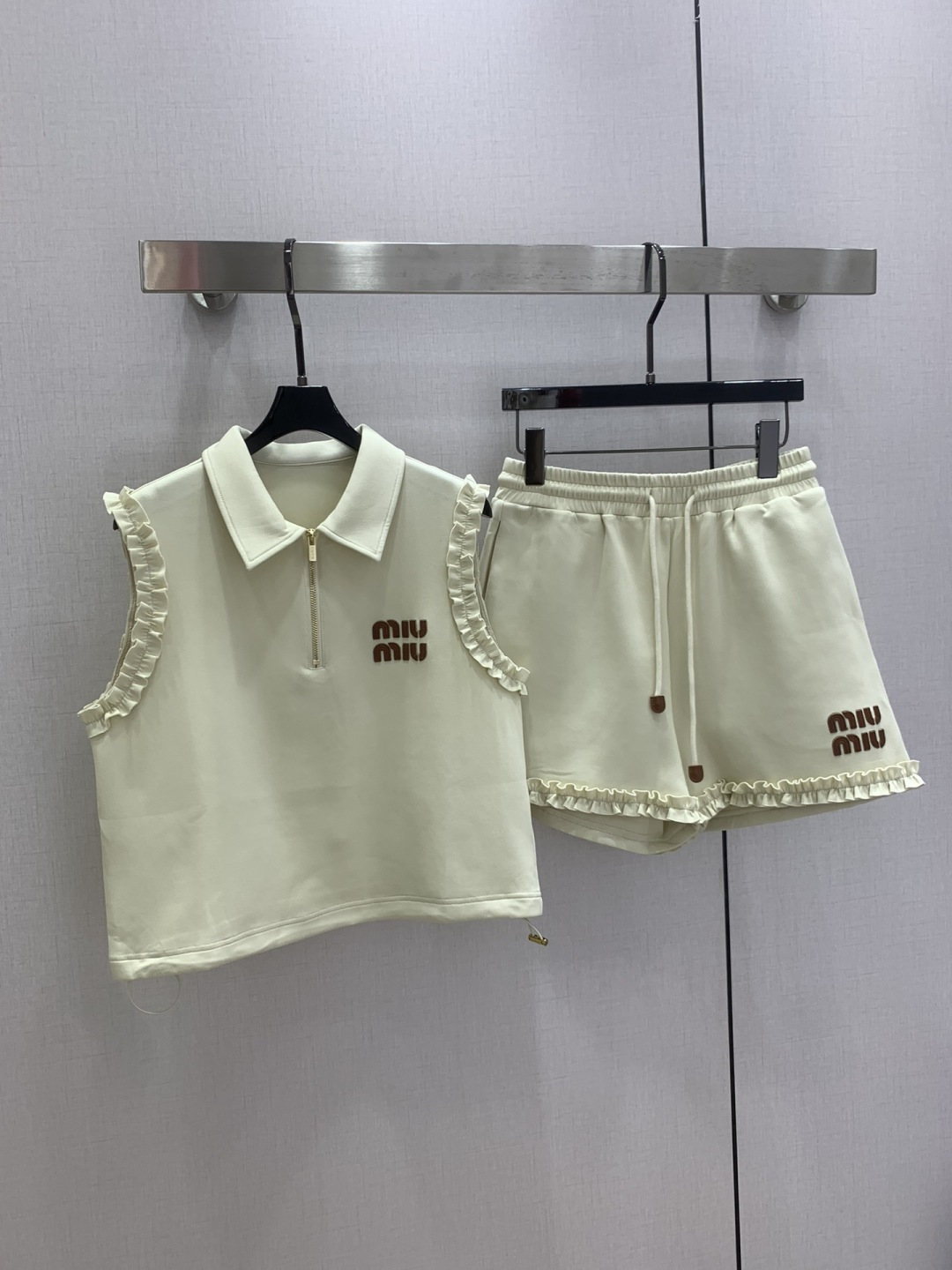 NO:823929,Highly recommended 26 spring and summer new lace letter patch set. Adorable style, full of small details. Exquisite workmanship, age-reducing fashion, good hold style, won the hearts of fairies, soft and textured, classic work, two colors SML code, high quality ABC,,19860909强烈推荐 26春夏新款 花边字母贴布套装 可A可乖的风格,满满小细节太加分了.做工精致 减龄时尚 好HOLD住造型 深得仙女心 柔软有质感 经典之作 两个色 SML码 高品质ABC,,,Women's clothing