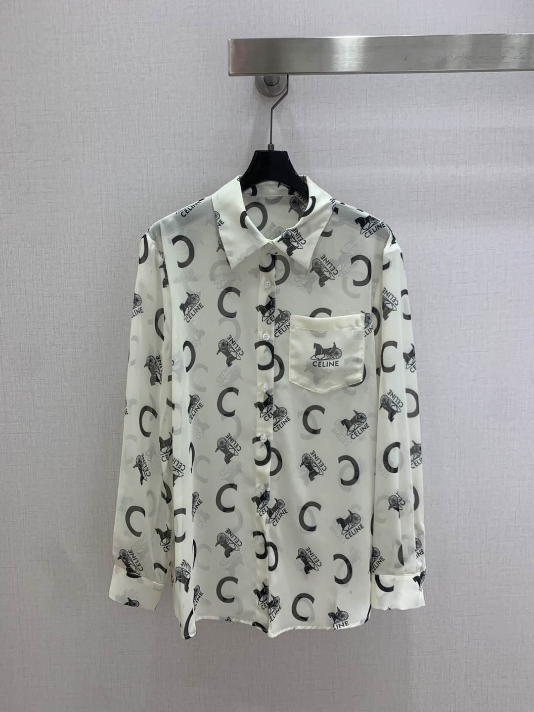 NO:802258,Highly recommended for the 26 spring and summer new styles. Printed lapel pocket shirt, letter web printed long skirt. Batch separately. A cute style, full of small details. Exquisite workmanship, age-reducing fashion, good HOLD style, won the hearts of fairies, soft and textured, classic, two colors SML code, high quality lining, skirts, shirts,19860909强烈推荐 26春夏新款 印花翻领口袋衬衫字母织带印花长半裙 分开批 可A可乖的风格,满满小细节太加分了.做工精致 减龄时尚 好HOLD住造型 深得仙女心 柔软有质感 经典之作 两个色 SML码 高品质衬,,skirts,shirts,,Women's clothing