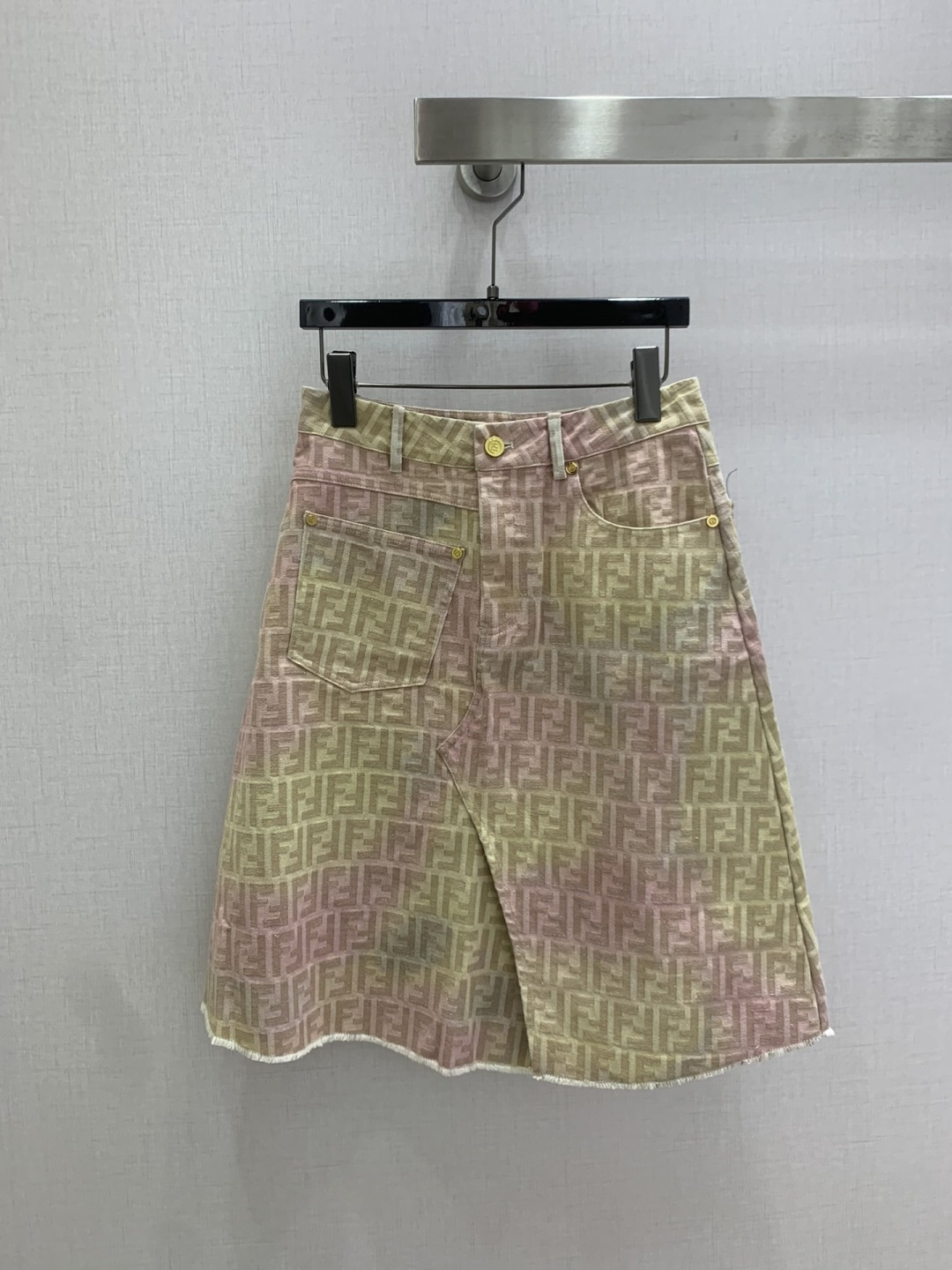 NO:802311,Highly recommended 26 spring and summer new color printed irregular skirt produced by Rocket Speed!  The whole piece is three-dimensional tailoring, all-round and exquisite, the upper body is super covered and slimming, the proportion of the legs is super stretched, simple and refreshing, giving a refreshing and fashionable sense of high-end, everyday elegance and fashionable, very versatile, the color is very beautiful, the fabric is high-end and textured, one color SML code, high quality ABC,,skirts,19860909强烈推荐 26春夏新款 彩色印花不规则半裙 火箭速度出品！整件立体剪裁 全方位精致做上身超级遮肉显瘦 超拉腿部比例 简简单单 穿出清爽时髦的高级感 日常优雅又时髦巨百搭 颜色很好看 面料高级又有质感 一个色 SML码 高品质ABC,,skirts,,Women's clothing