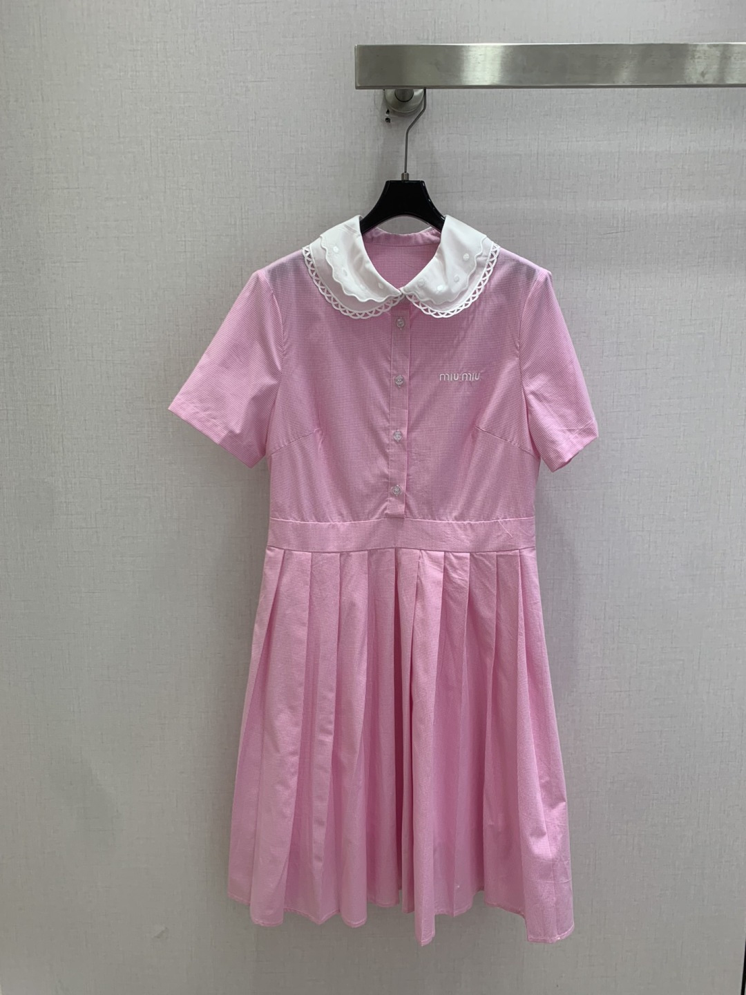 NO:802887,Highly recommended 26 spring and summer new style doll collar short-sleeved pleated dress, classic design, the upper body is exquisite and capable, easy to match!  The customized imported fabrics are crisp and stylish, with a full sense of high-end. Full of texture and fashionable, it is recommended to buy!  The quality of workmanship depends on the details. Two colors SML code. High quality ABC, skirts, T-shirts,19860909强烈推荐 26春夏新款 娃娃领短袖百褶连衣裙 经典款设计 上身精致又干练得体,搭配起来随心应手！定制的进口面料挺括有型 满满的高级感.质感十足,时尚潮流 ,推荐入手！ 做工品质看细节 两个色 SML码 高品质ABC,,skirts,T-shirt,,Women's clothing