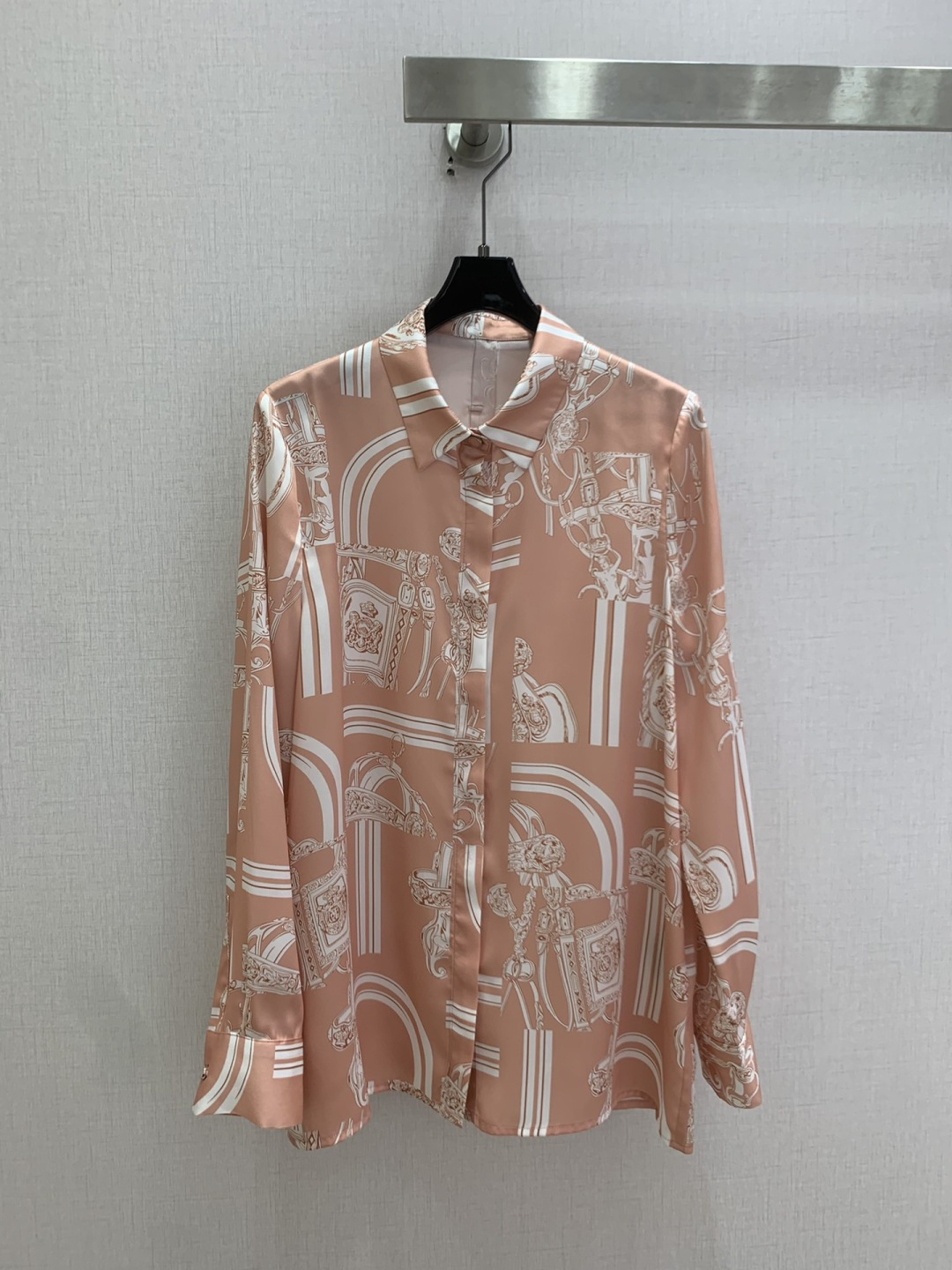 NO:804623,Highly recommended 26 spring and summer new silk printed shirts and silk printed wide-leg trousers, separate batches, silky fabrics, silk, retro and fashionable, low-key temperament and luxurious and high-end!  The pattern is versatile and not picky, customized technical fabrics, workmanship quality depends on the details. White and rich beauty must buy one color SMLXL code, high quality lining, shirts, real silk,19860909强烈推荐 26春夏新款 真丝印花衬衫真丝印花阔腿长裤 分开批 丝滑面料 真丝 复古时髦 低调气质又奢华高级！版型百搭不挑人,定制科技面料 做工品质看细节.白富美必入 一个色 SMLXL码 高品质衬,,shirts,real silk,,Women's clothing