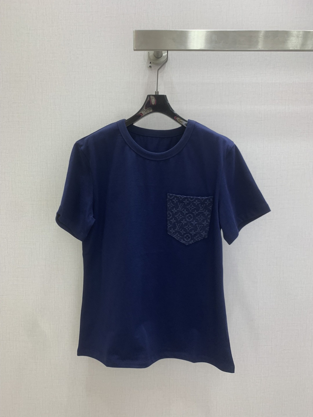 NO:829662,Highly recommended 26 spring and summer new jacquard pocket short-sleeved T-shirt produced by Rocket Speed!  The whole three-dimensional tailoring, all-round exquisite upper body, super covering the flesh and slimming, super elongating the proportion of the legs, simple and refreshing, fashionable and high-end, everyday elegant and fashionable, very versatile, the color is very beautiful, the fabric is high-end and textured, one color SML code, high quality ABC, T-shirt, tees, t-shirt,19860909强烈推荐 26春夏新款 提花口袋短袖T恤火箭速度出品！整件立体剪裁 全方位精致做上身超级遮肉显瘦 超拉腿部比例 简简单单 穿出清爽时髦的高级感 日常优雅又时髦巨百搭 颜色很好看 面料高级又有质感 一个色 SML码 高品质ABC,,T-shirt,tees，t-shirt,,Women's clothing
