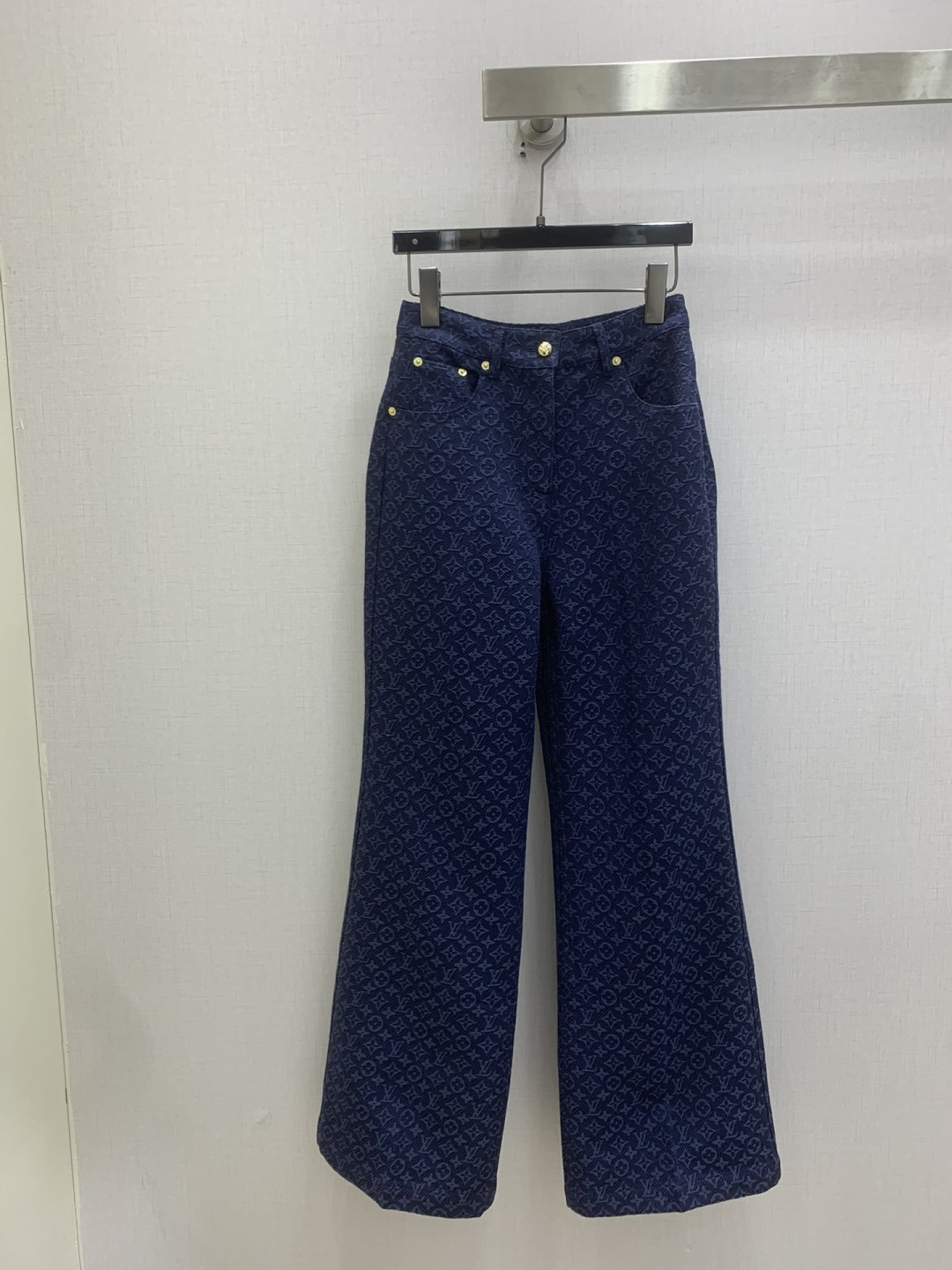 NO:829644,Highly recommended 26 spring and summer new jacquard straight trousers, jacquard original fabric, produced at Rocket Speed!  The three-dimensional tailoring of the whole piece is all-round and exquisite. The upper body is super covered and slimming. The proportion of the legs is super stretched. It is simple and refreshing. It gives a refreshing and fashionable sense of high-end. It is elegant and fashionable in daily life. It is very versatile. The color is very beautiful. The fabric is high-end and textured. One color, SMLXL code, high quality ABC,,19860909强烈推荐 26春夏新款 提花直筒长裤 提花原版面料 火箭速度出品！整件立体剪裁 全方位精致做上身超级遮肉显瘦 超拉腿部比例 简简单单 穿出清爽时髦的高级感 日常优雅又时髦巨百搭 颜色很好看 面料高级又有质感 一个色 SMLXL码 高品质ABC,,,Women's clothing