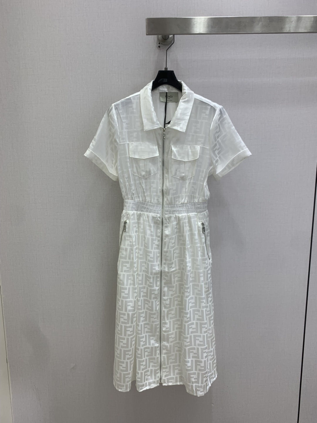 NO:803555,Highly recommended 26 spring and summer new style jacquard zipper waist dress, lapel zipper design, elastic waist, zipper pockets on both sides, jacquard acetate fabric with full sense of luxury, two colors SML code, high quality ABC,,skirts,19860909强烈推荐 26春夏新款 提花拉链收腰连衣裙,翻领拉链开合设计,松紧腰,两侧拉链口袋、提花醋酸面料高级感十足、两个色 SML码 高品质ABC,,skirts,,Women's clothing