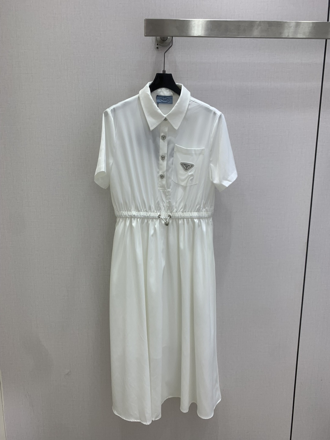 NO:803539,Highly recommended 26 spring and summer new triangle brand pocket waist dress, minimalist style design, elastic waist and adjustable waist effect, the upper body effect is very slimming and easy to wear, two colors SML code, high quality ABC,,skirts,19860909强烈推荐 26春夏新款 三角牌口袋收腰连衣裙,极简风设计,松紧腰可调收腰效果,版型上身效果非常显瘦不挑身材穿,两个色 SML码 高品质ABC,,skirts,,Women's clothing