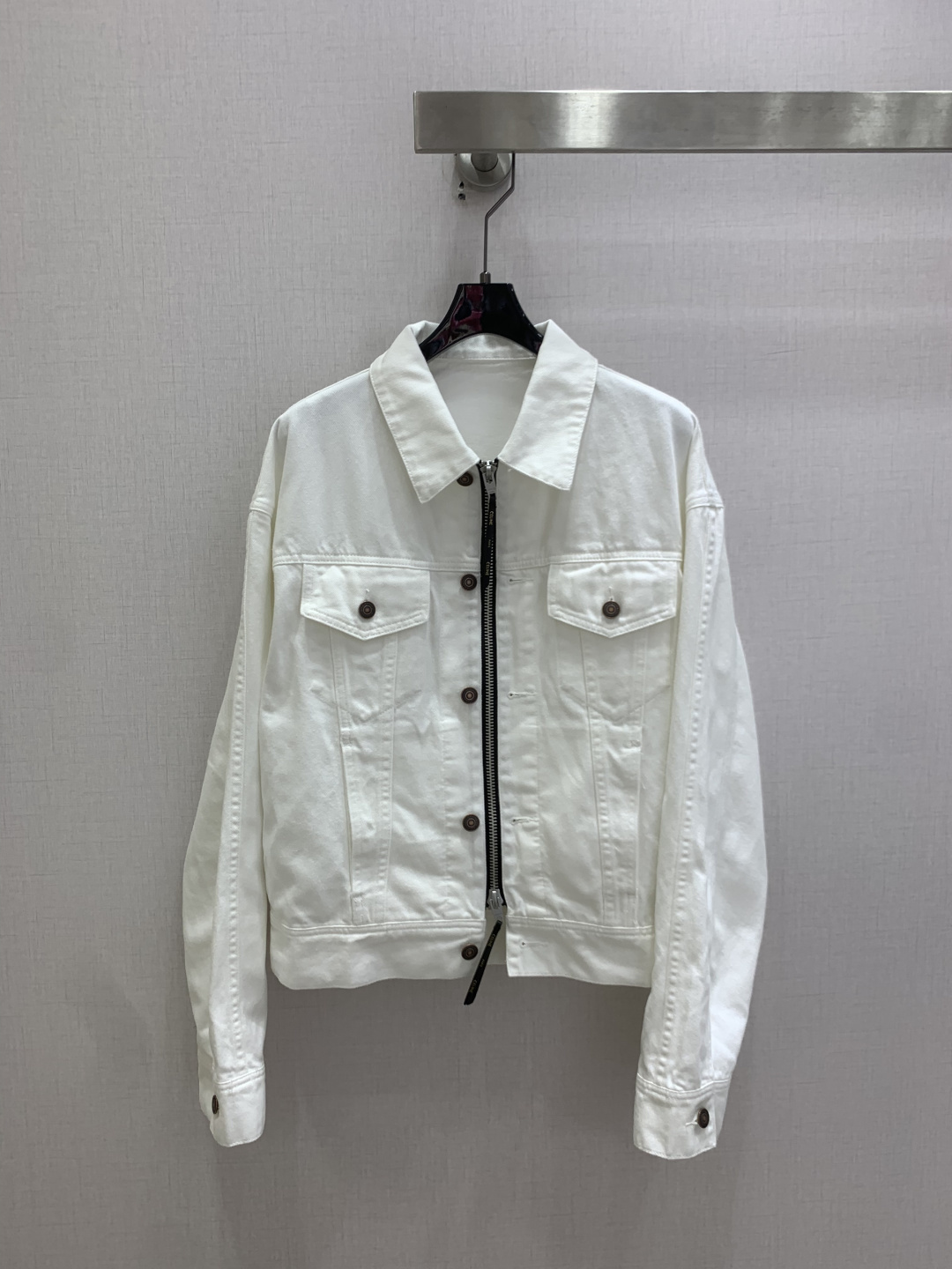 NO:806178,Highly recommended 26 spring and summer new style, contrasting color zipper lapel jacket, extremely fashionable, advanced customization exclusive logo, unique style, casual and easy!  Not only is the color beautiful, the texture is also great!  Retro and fashionable, one color SML code, high quality ABC, jackets & coats,19860909强烈推荐 26春夏新款 撞色拉链翻领外套 时髦度爆棚 高级定制专属Logo 绝绝子的版型 随性洒脱！不旦颜色美,质感也敲好！复古又时尚 一个色 SML码 高品质ABC,,jackets & coats,,Women's clothing