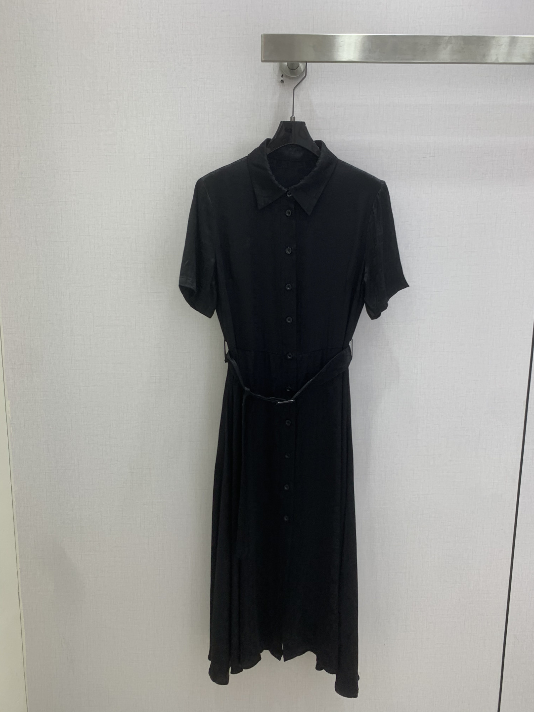 NO:806180,Highly recommended 26 spring and summer new style jacquard belt short-sleeved dress, classic design, the upper body is exquisite and capable, easy to match!  The customized imported fabrics are crisp and stylish, with a full sense of high-end. Full of texture and fashionable, it is recommended to buy!  The quality of workmanship depends on the details. Two colors SML code. High quality ABC, skirts, T-shirts,19860909强烈推荐 26春夏新款 提花腰带短袖连衣裙 经典款设计 上身精致又干练得体,搭配起来随心应手！定制的进口面料挺括有型 满满的高级感.质感十足,时尚潮流 ,推荐入手！ 做工品质看细节 两个色 SML码 高品质ABC,,skirts,T-shirt,,Women's clothing