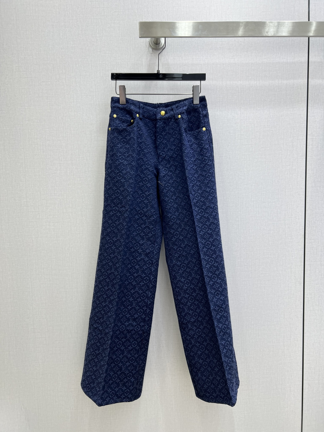 NO:806585,Highly recommended 26 spring and summer new jacquard straight trousers, the entire series produced by Rocket Speed!  The whole piece is three-dimensional tailoring, all-round exquisite and suitable for celebrities. The upper body is super covered and the body is slimming. The proportion of the legs is super stretched. A series of items that are easy to match. It is simple. It gives a refreshing and fashionable sense of high-end. It is elegant and fashionable in daily life. It is versatile. The color is very beautiful. The fabric is high-end and textured. One color SML code, high quality ABC,,19860909强烈推荐 26春夏新款 提花直筒长裤 全系列火箭速度出品！整件立体剪裁 全方位精致做明星穿搭 上身超级遮肉显瘦 超拉腿部比例 巨好搭配的一系列单品 简简单单 穿出清爽时髦的高级感 日常优雅又时髦巨百搭 颜色很好看 面料高级又有质感 一个色 SML码 高品质ABC,,,Women's clothing