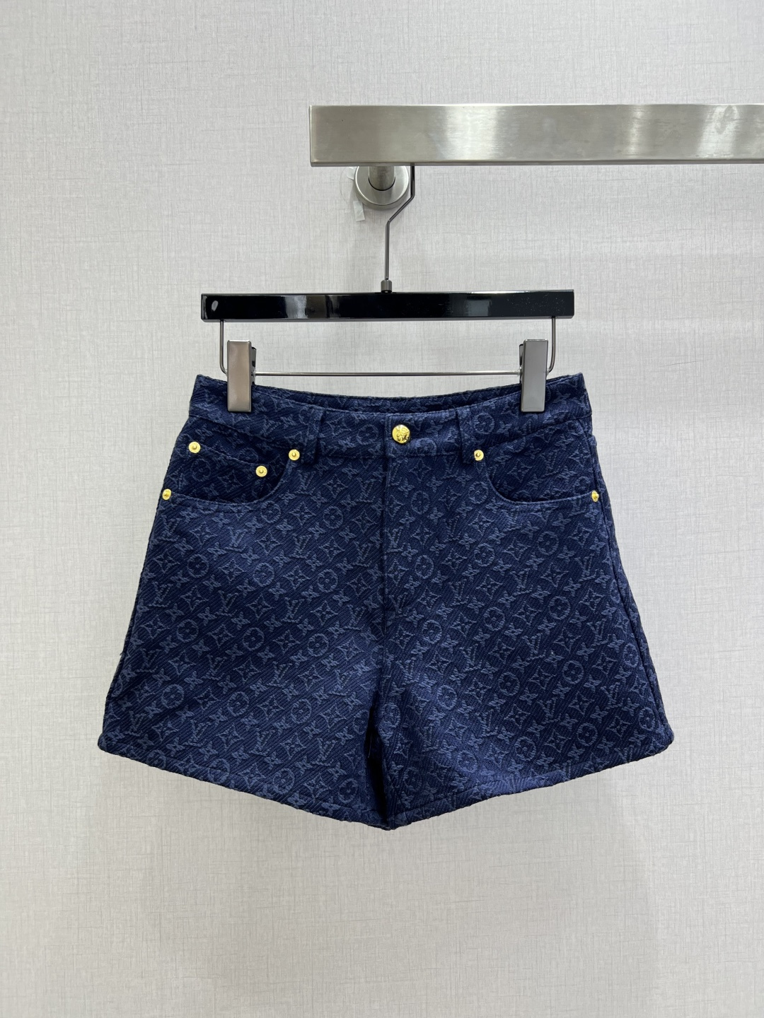 NO:806587,Highly recommend the new 26 spring and summer jacquard pocket shorts, a full range of Rocket Speed ​​products!  The whole piece is three-dimensional tailoring, all-round and exquisite, making it a celebrity outfit. The upper body is super covered and the body is slimming. The proportion of the legs is super stretched. A series of items that are easy to match. Simple. It gives a refreshing and fashionable sense of high-end. It is elegant and fashionable in daily life. It is versatile. The color is very beautiful. The fabric is high-end and textured. One color SML code, high quality ABC,,shorts,19860909强烈推荐 26春夏新款 提花口袋短裤 全系列火箭速度出品！整件立体剪裁 全方位精致做明星穿搭 上身超级遮肉显瘦 超拉腿部比例 巨好搭配的一系列单品 简简单单 穿出清爽时髦的高级感 日常优雅又时髦巨百搭 颜色很好看 面料高级又有质感 一个色 SML码 高品质ABC,,shorts,,Women's clothing