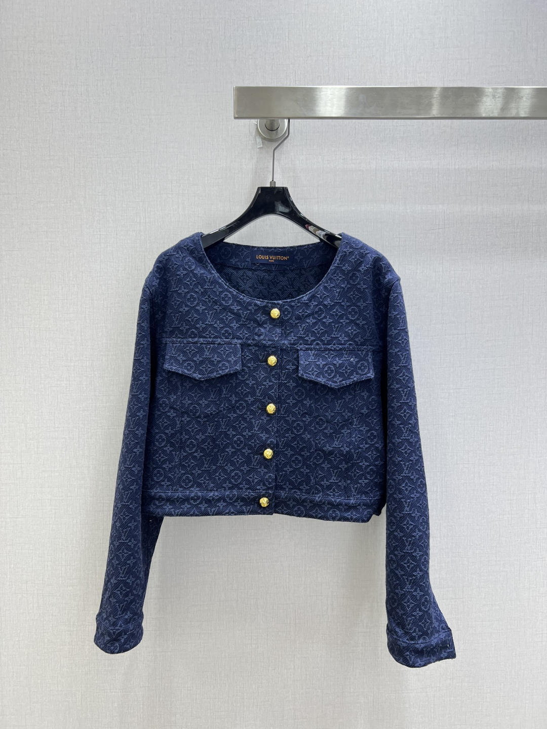 NO:806581,Highly recommended 26 spring and summer new jacquard round neck pocket jacket, the entire series is produced by Rocket Speed!  The whole three-dimensional tailoring is all-around exquisite and can be worn by celebrities. The upper body is super covered and the body is slimming. The proportion of the legs is super stretched. A series of items that are easy to match. Simple. It gives a refreshing and fashionable sense of high-end. It is elegant and fashionable in daily life. It is very versatile. The color is very beautiful. The fabric is high-end and textured. One color SML code. High quality ABC, jackets & coats,19860909强烈推荐 26春夏新款 提花圆领口袋外套 全系列火箭速度出品！整件立体剪裁 全方位精致做明星穿搭 上身超级遮肉显瘦 超拉腿部比例 巨好搭配的一系列单品 简简单单 穿出清爽时髦的高级感 日常优雅又时髦巨百搭 颜色很好看 面料高级又有质感 一个色 SML码 高品质ABC,,jackets & coats,,Women's clothing