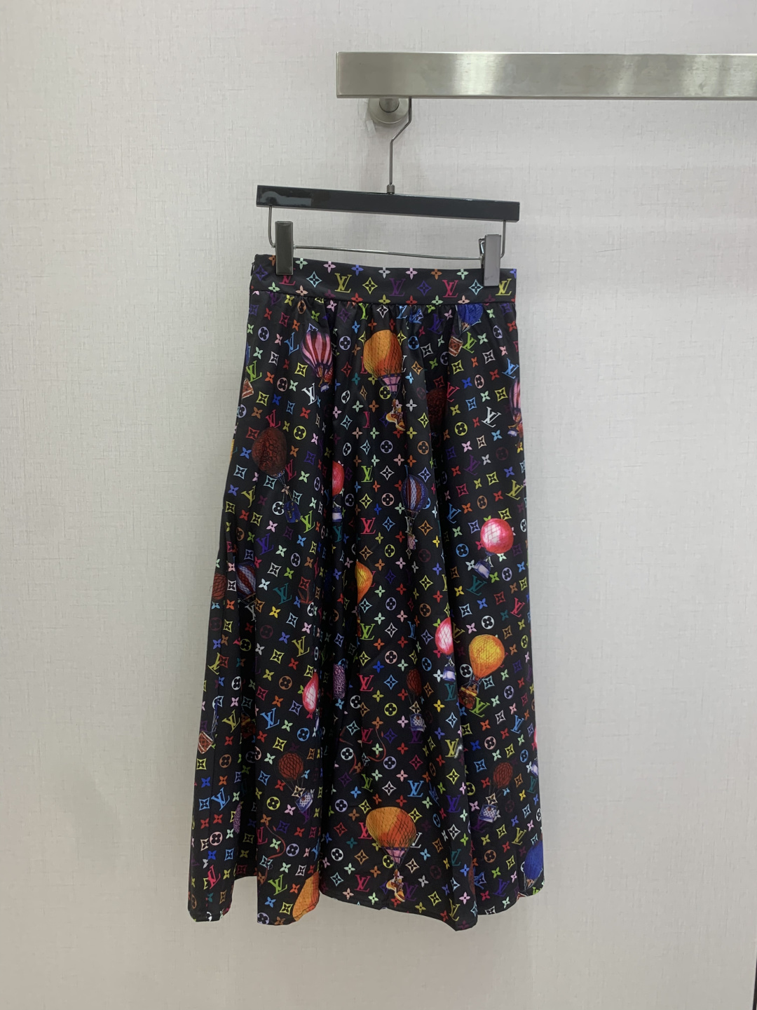 NO:807657,Highly recommended for the 26 spring and summer new styles. Colorful presbyopic pocket shirts. Colorful presbyopic long skirts. Batch separately. A cute style. Full of small details. Extra points. Exquisite workmanship. Age-reducing fashion. Good HOLD style. Won the hearts of fairies. Soft and textured. Classic work. Two colors. SML code. High quality, skirts, shirts,19860909强烈推荐 26春夏新款 彩色老花口袋衬衫彩色老花长半裙 分开批 可A可乖的风格,满满小细节太加分了.做工精致 减龄时尚 好HOLD住造型 深得仙女心 柔软有质感 经典之作 两个色 SML码 高品,,skirts,shirts,,Women's clothing