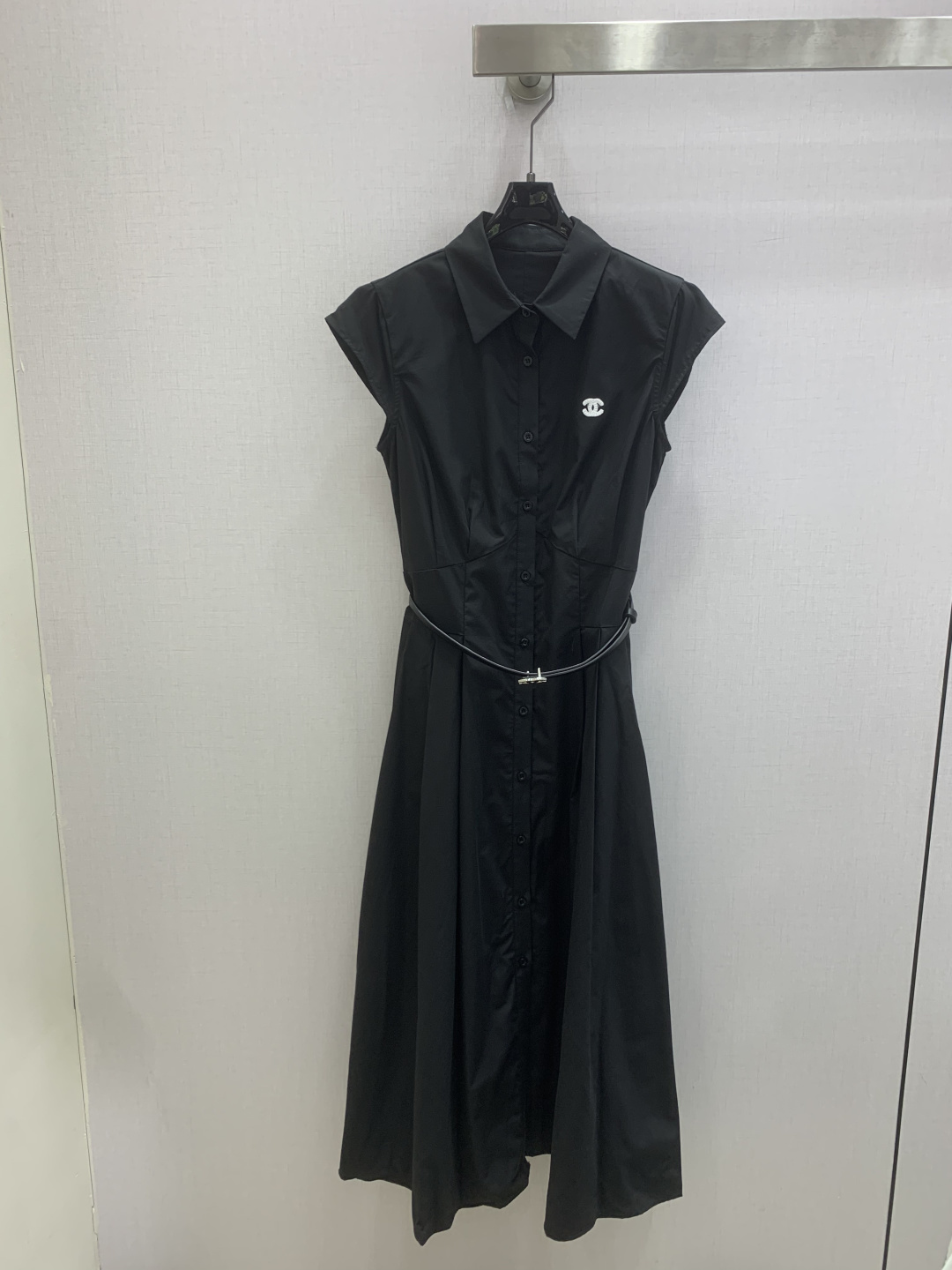 NO:807687,Highly recommended 26 spring and summer new style, small flying sleeve belt pleated dress with small double clogo on the chest and waist belt. Gently tie it, the waist-to-hip ratio is instantly superior, and the skirt is smooth and elegant. Two colors. SML code. High quality ABC,,skirts,19860909强烈推荐 26春夏新款 小飞袖腰带压褶连衣裙胸前小双clogo装饰腰间腰带轻轻一系,腰臀比瞬间优越,裙摆垂顺飘逸 两个色 SML码 高品质ABC,,skirts,,Women's clothing