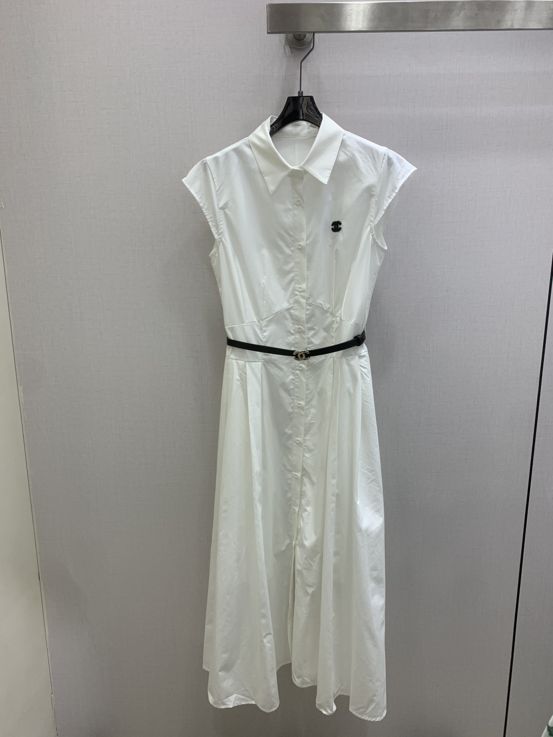 NO:807681,Highly recommended 26 spring and summer new style, small flying sleeve belt pleated dress with small double clogo on the chest and waist belt. Gently tie it, the waist-to-hip ratio is instantly superior, and the skirt is smooth and elegant. Two colors. SML code. High quality ABC,,skirts,19860909强烈推荐 26春夏新款 小飞袖腰带压褶连衣裙胸前小双clogo装饰腰间腰带轻轻一系,腰臀比瞬间优越,裙摆垂顺飘逸 两个色 SML码 高品质ABC,,skirts,,Women's clothing